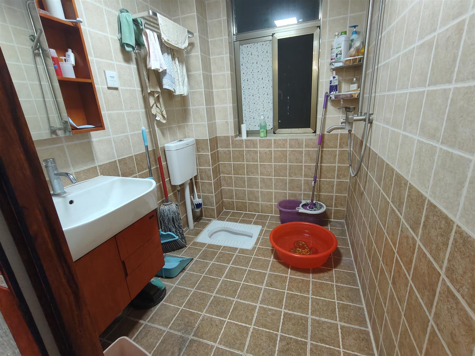 西溪美景  4室2厅2卫   75.00万客厅