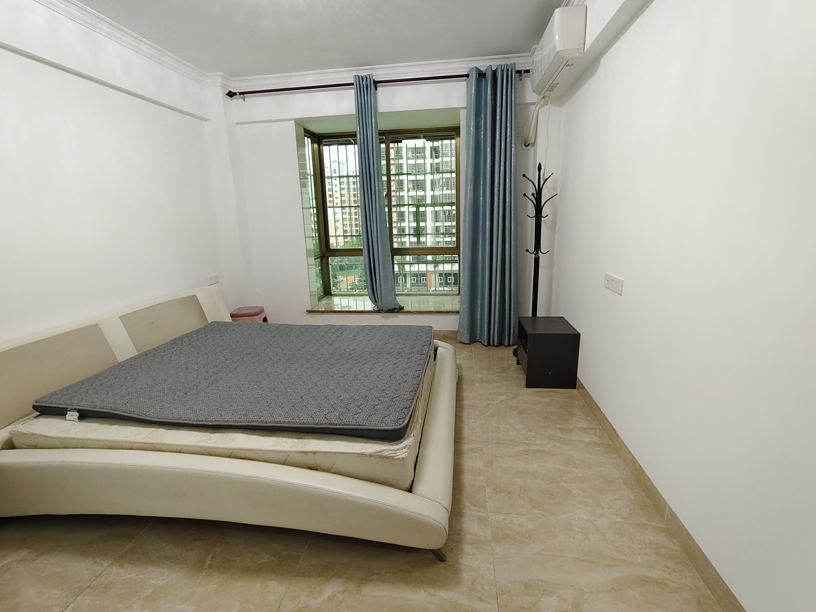 崇华小区 4室2厅2卫 3300.0元/月 崇华小区 4室2厅2卫 3300.0元/月室内图