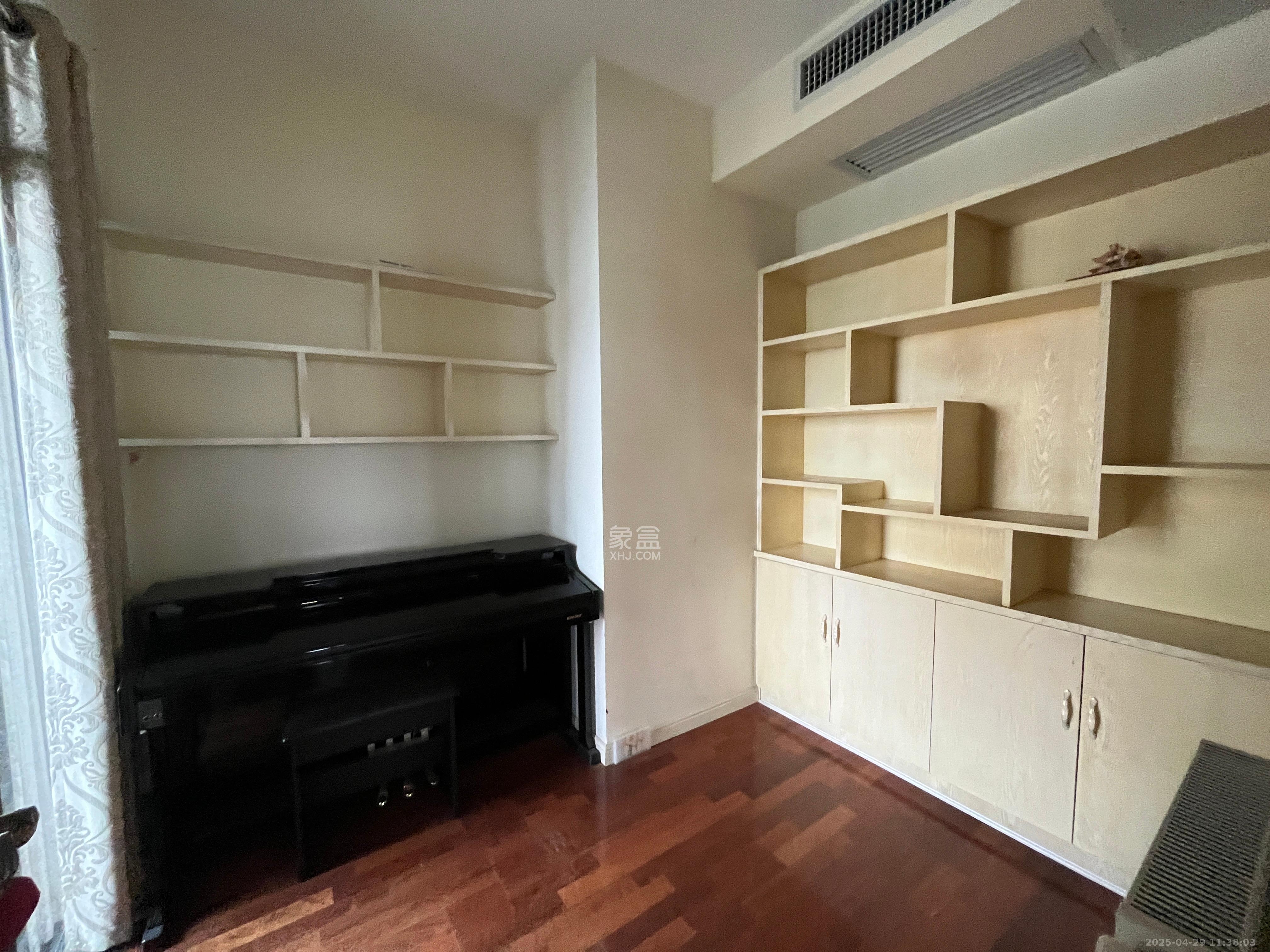 融科檀香山(融科紫檀、香山国际) 4室2厅2卫 4500.0元/月 融科檀香山(融科紫檀、香山国际) 4室2厅2卫 4500.0元/月室内图