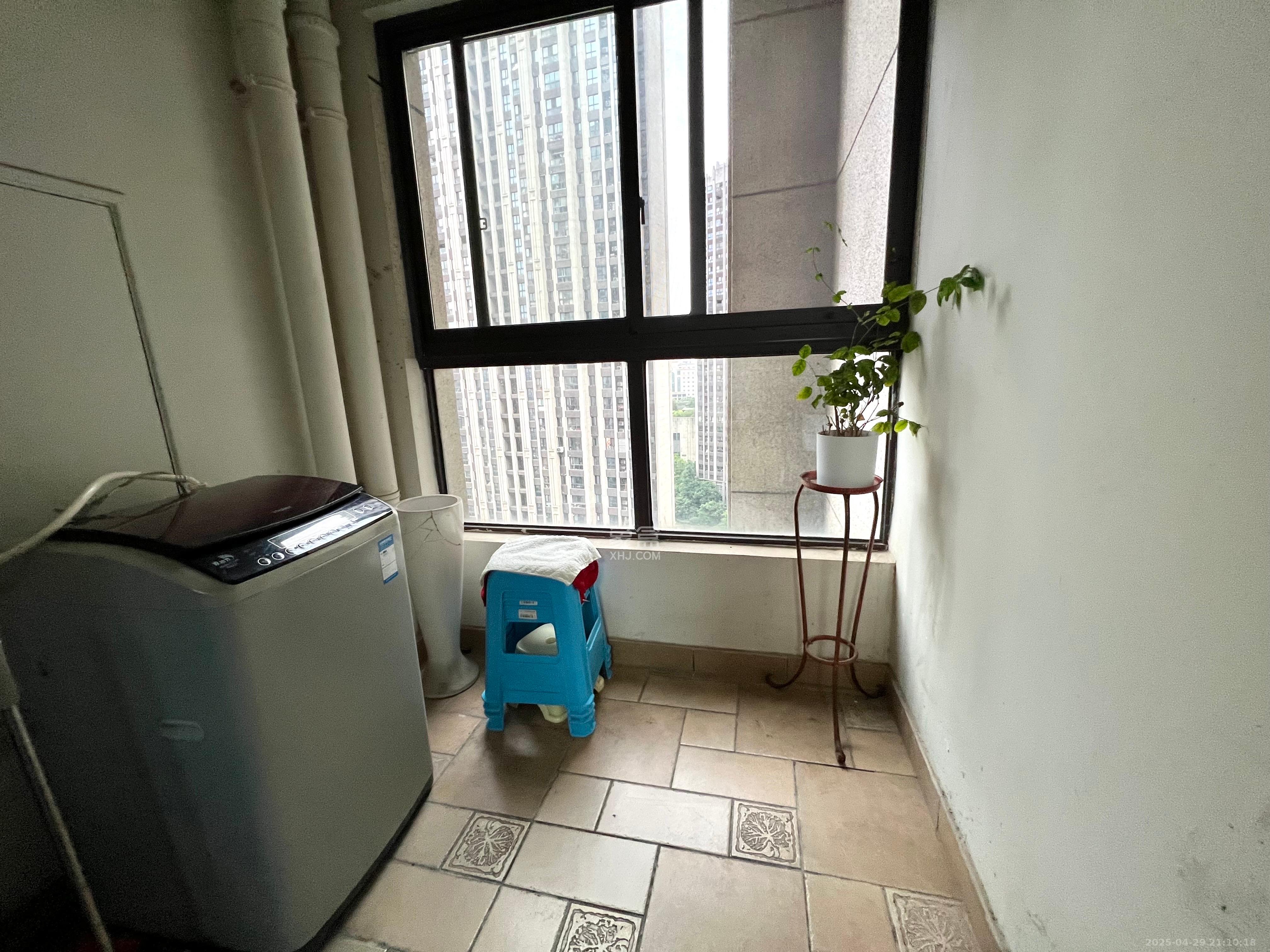 绿地中央广场  3室2厅2卫   2700.00元/月室内图