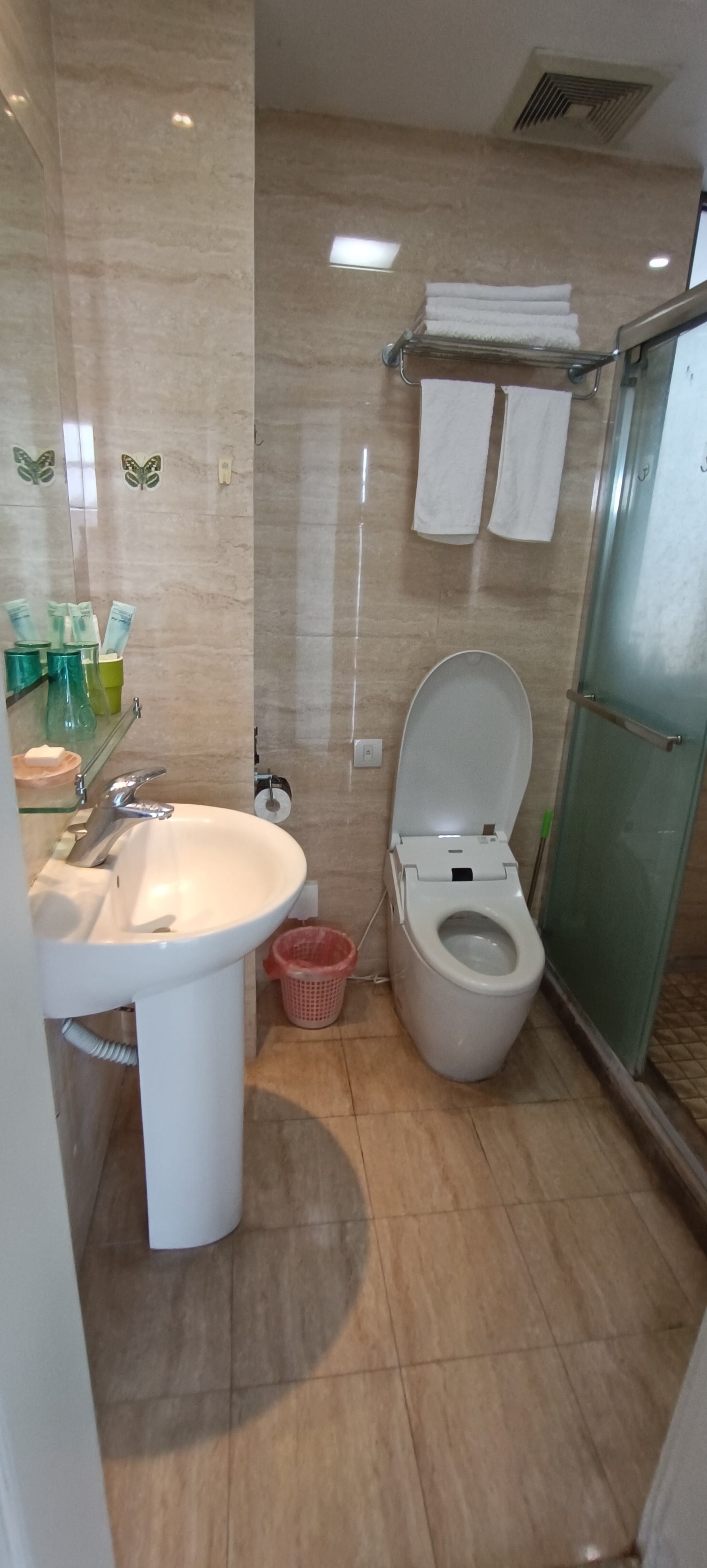 外滩中心 1室1厅1卫 2600.0元/月 外滩中心 1室1厅1卫 2600.0元/月室内图