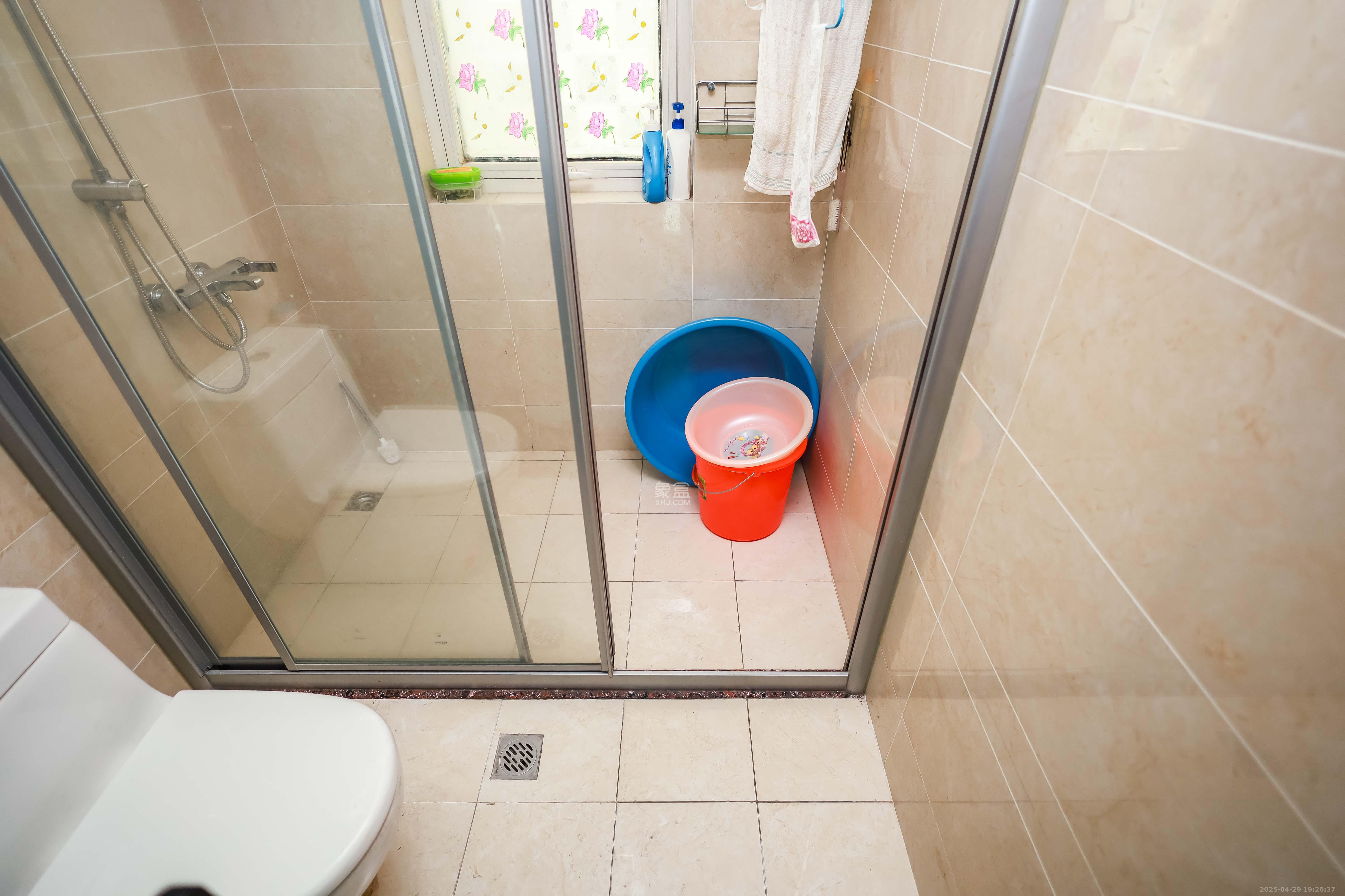 岳麓壹号  3室2厅2卫    200.0万卫生间