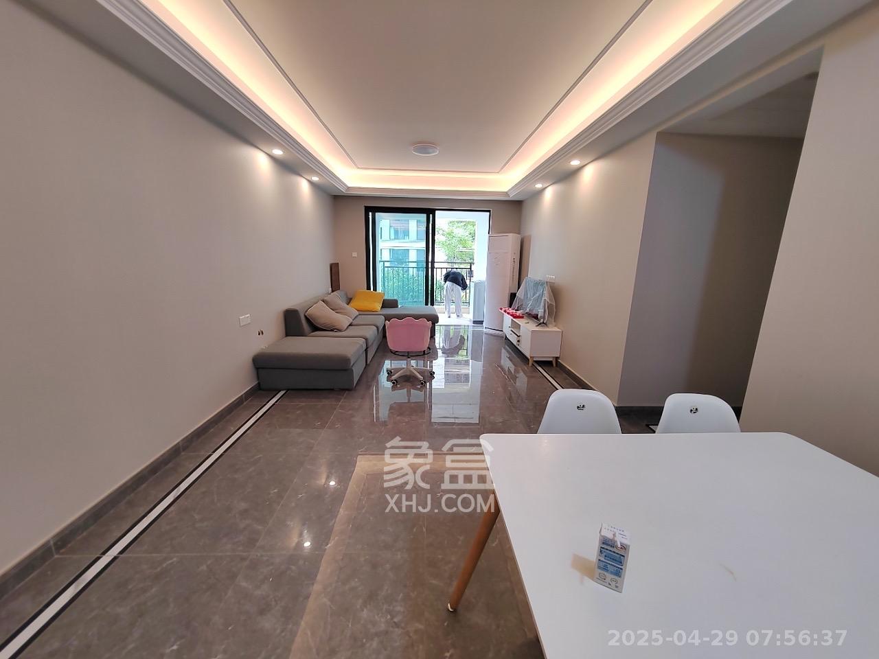 中海珑悦府  3室2厅2卫   3300.00元/月室内图