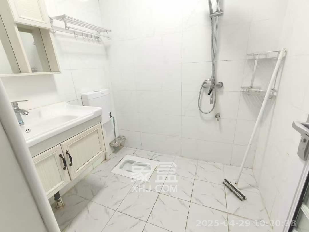 江南华府  1室1厅1卫   2300.00元/月