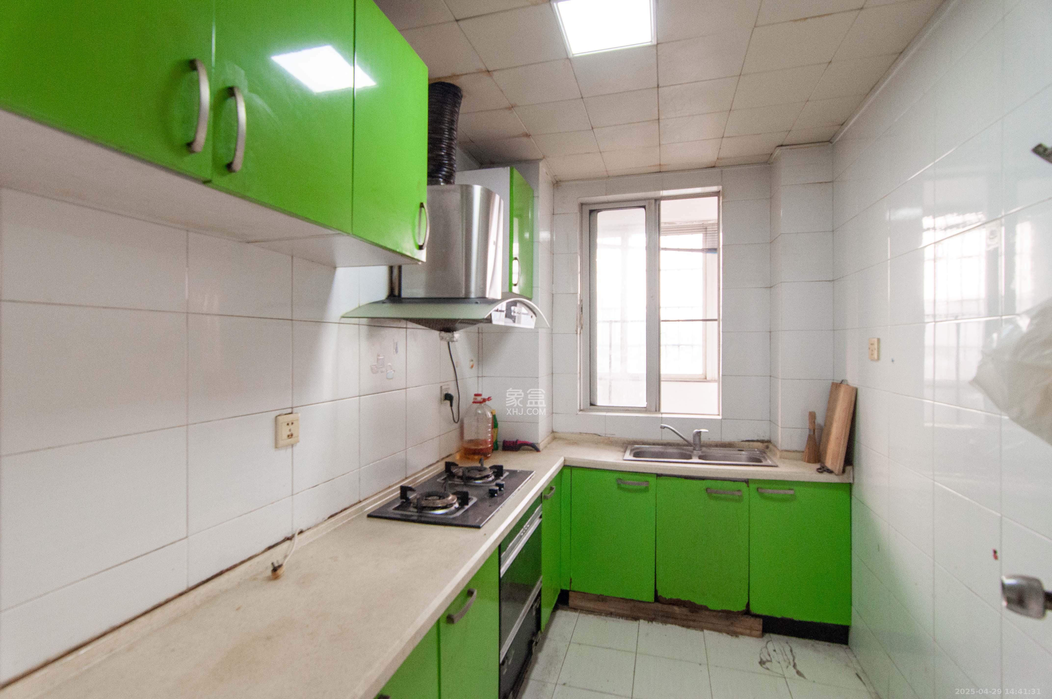 麓谷雅园 3室2厅2卫 69.8万 麓谷雅园 3室2厅2卫 69.8万厨房