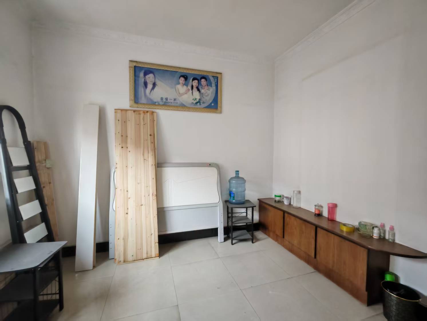 滨湖柴油机厂家属楼 4室2厅2卫 1200.0元/月 滨湖柴油机厂家属楼 4室2厅2卫 1200.0元/月室内图