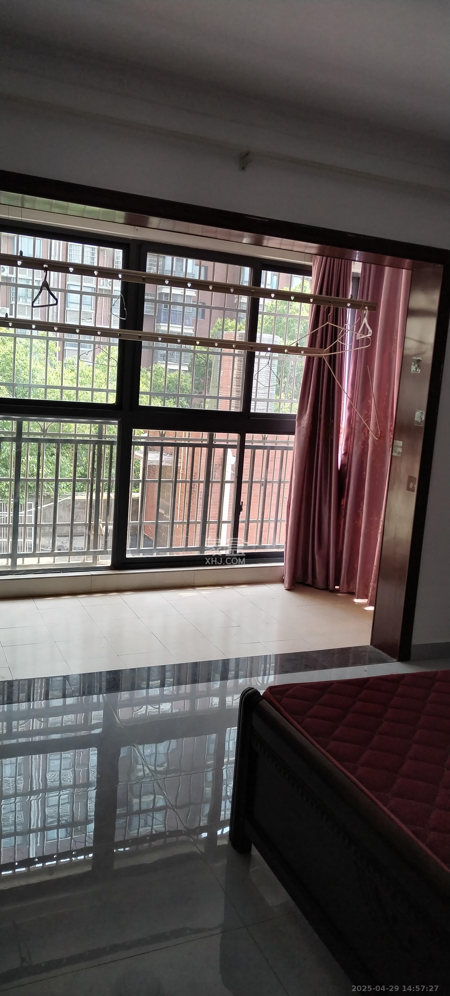 莲湖汽配城  4室2厅2卫   2800.00元/月室内图