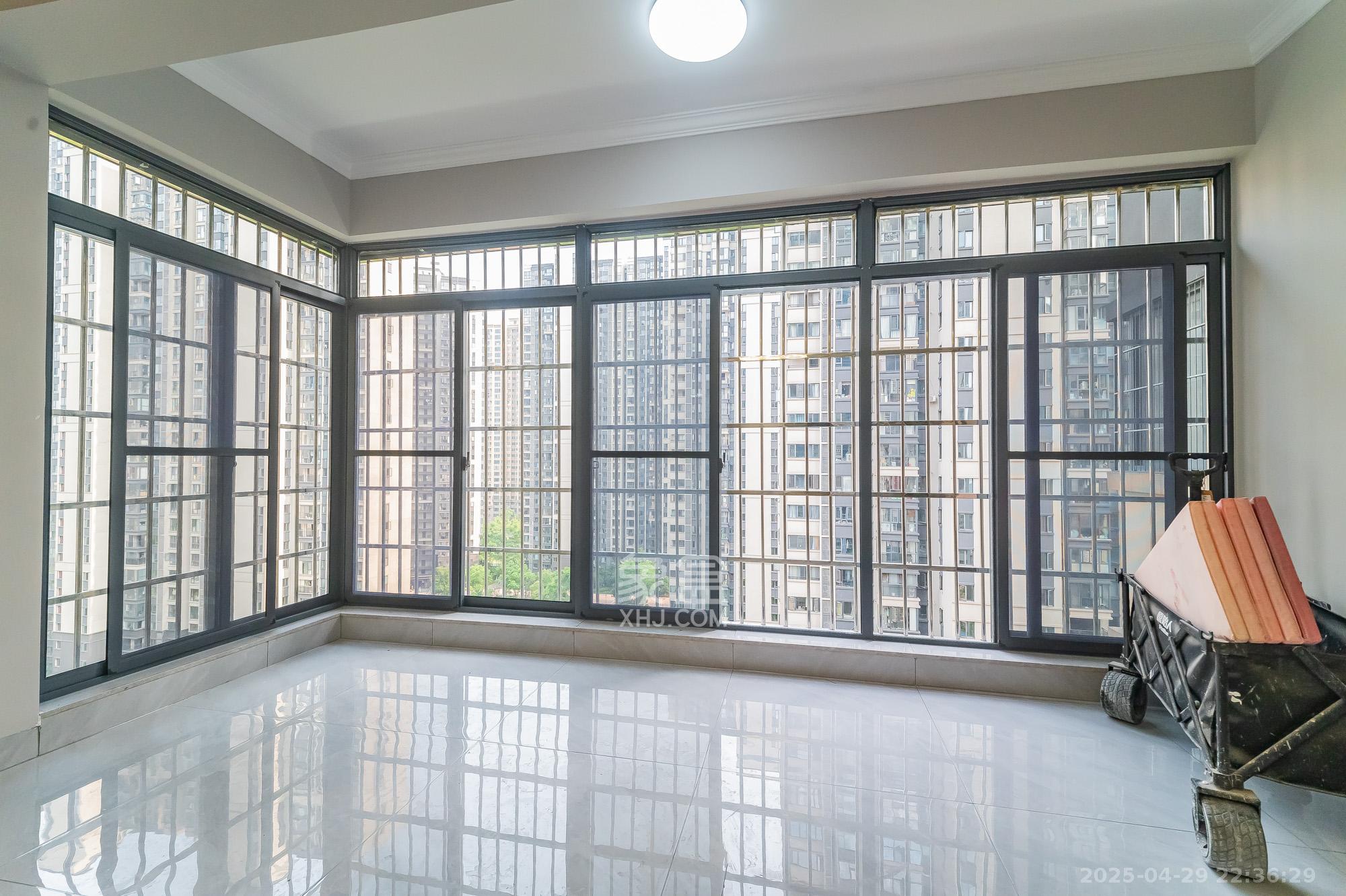 中建悦和城 4室2厅2卫 130.0万 中建悦和城 4室2厅2卫 130.0万阳台