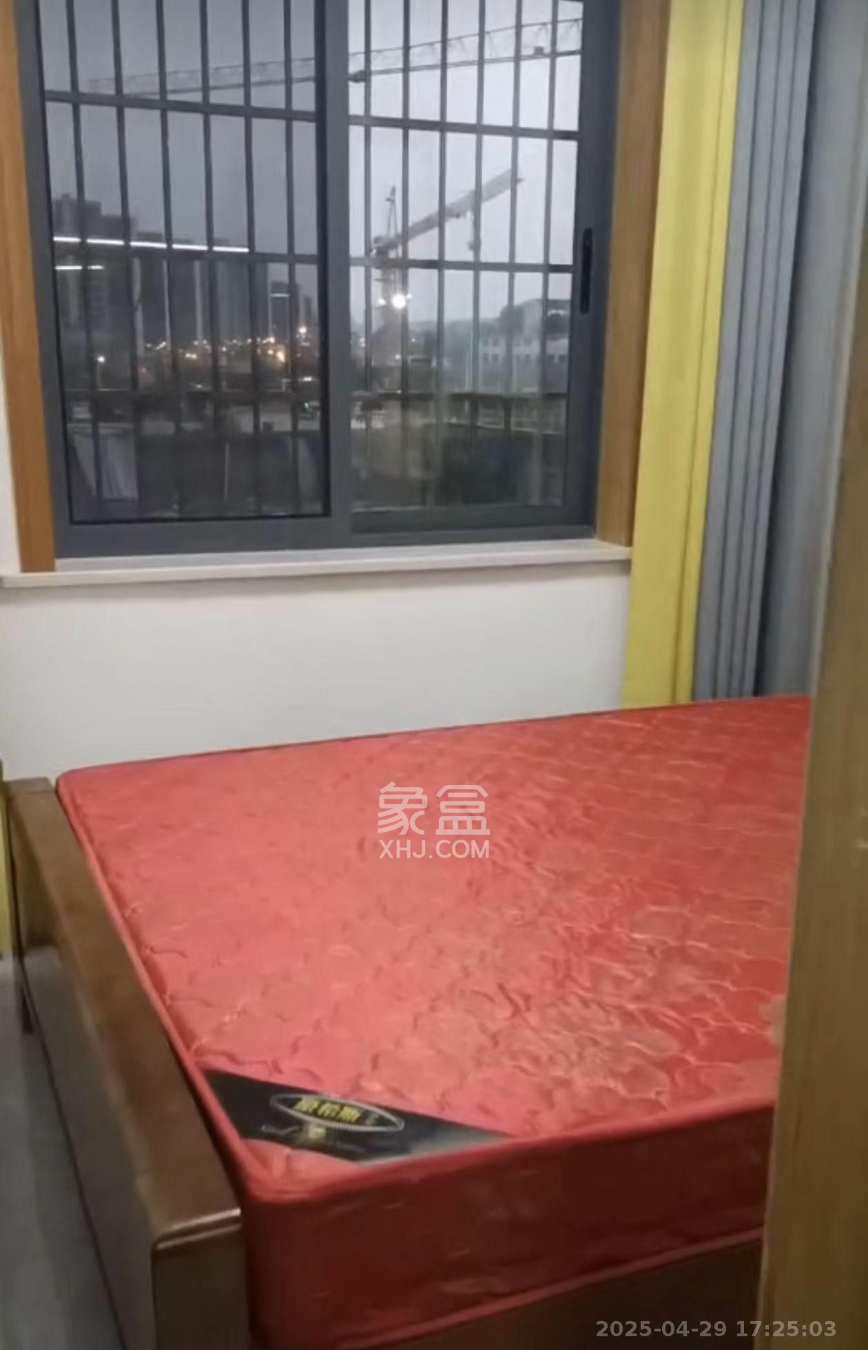 洋湖明园一期  3室2厅2卫   2300.00元/月室内图