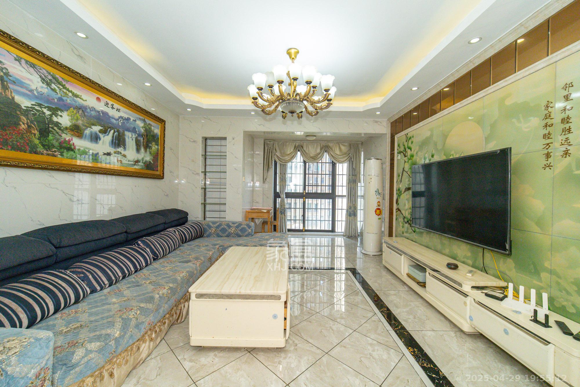 国泰九龙湾 4室2厅2卫 125.0万 国泰九龙湾 4室2厅2卫 125.0万客厅