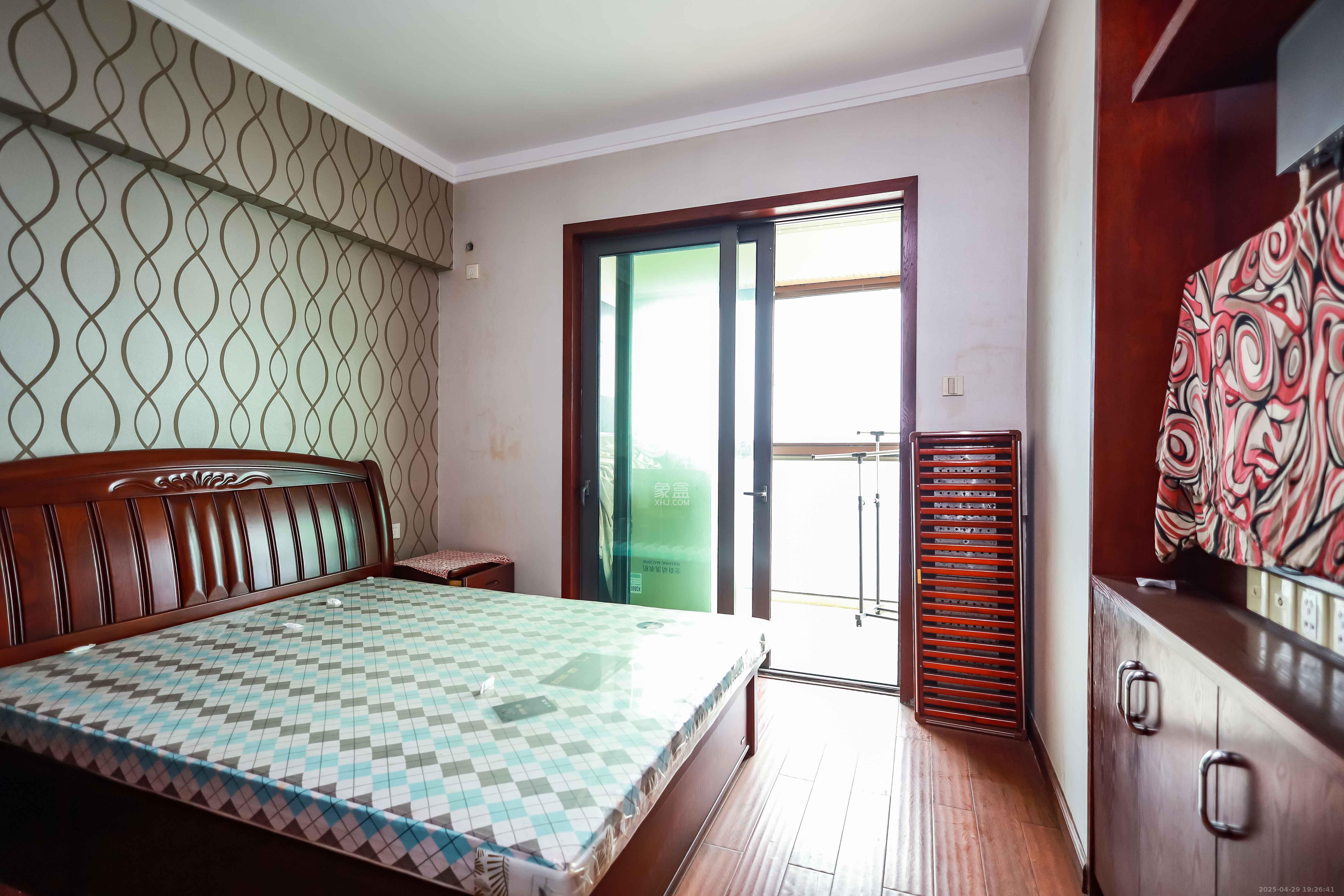 岳麓壹号  3室2厅2卫    200.0万 岳麓壹号  3室2厅2卫    200.0万卧室