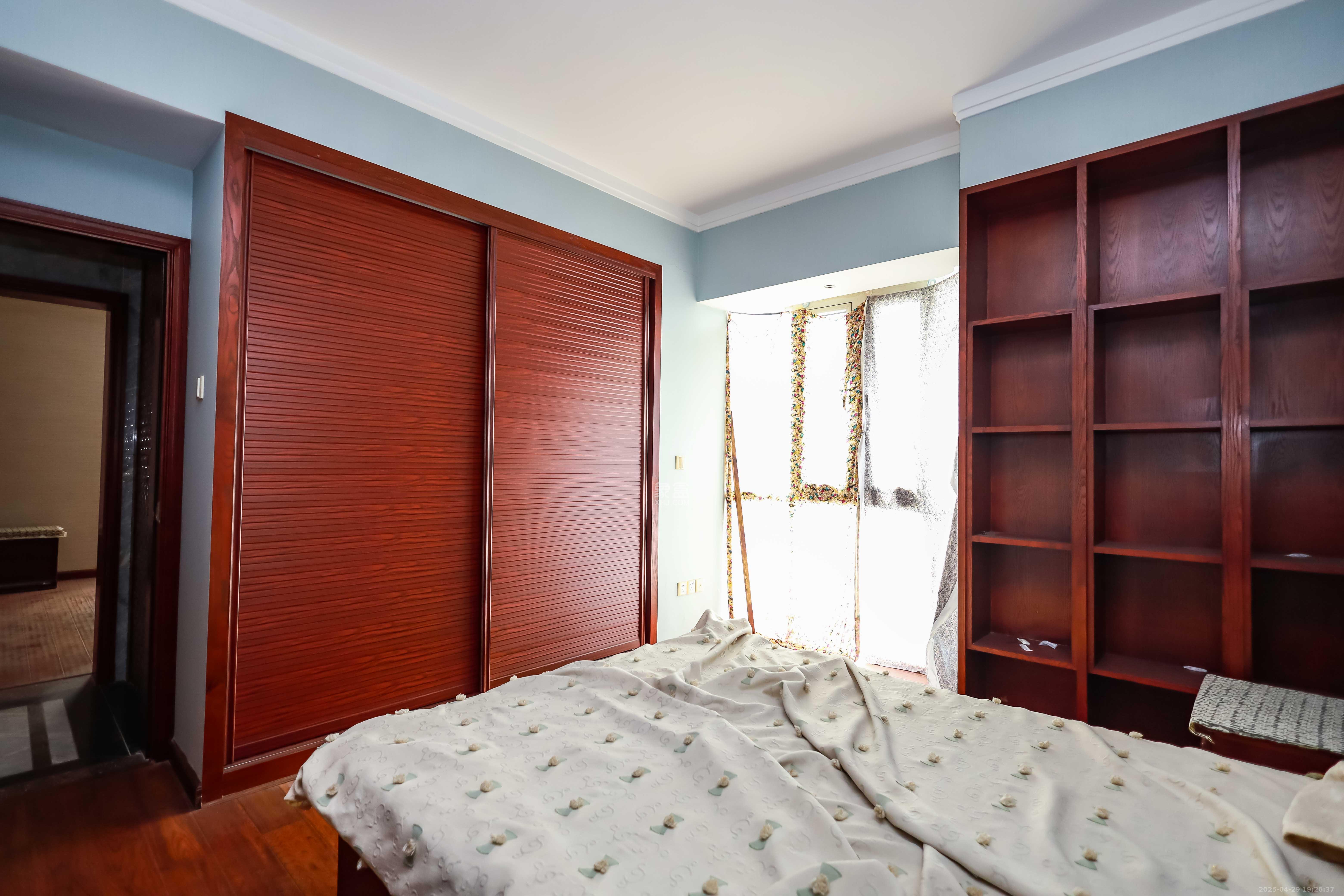 岳麓壹号  3室2厅2卫    200.0万 岳麓壹号  3室2厅2卫    200.0万卧室