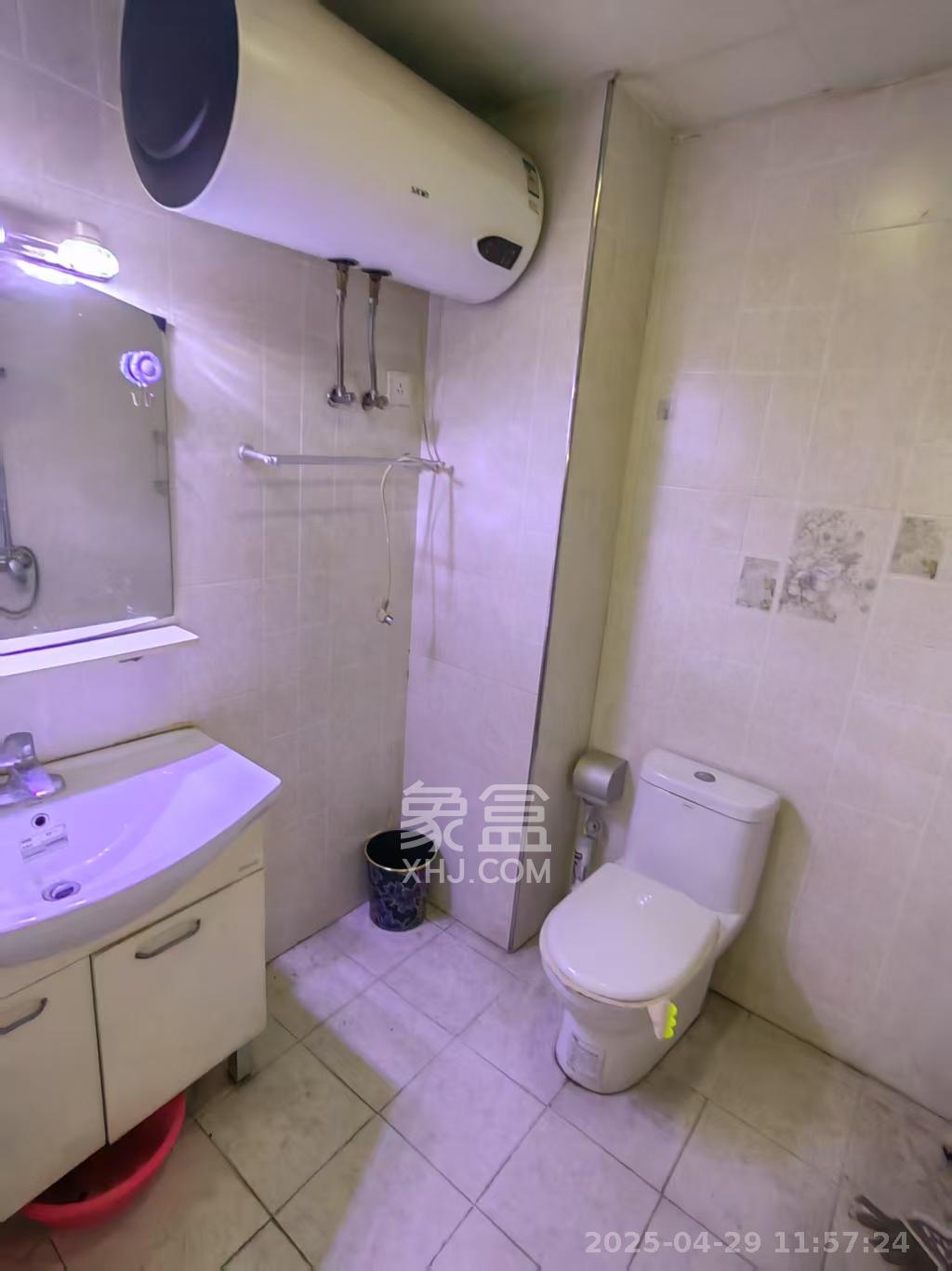 和谐小区(五里堆) 3室2厅2卫 1500.0元/月 和谐小区(五里堆) 3室2厅2卫 1500.0元/月室内图