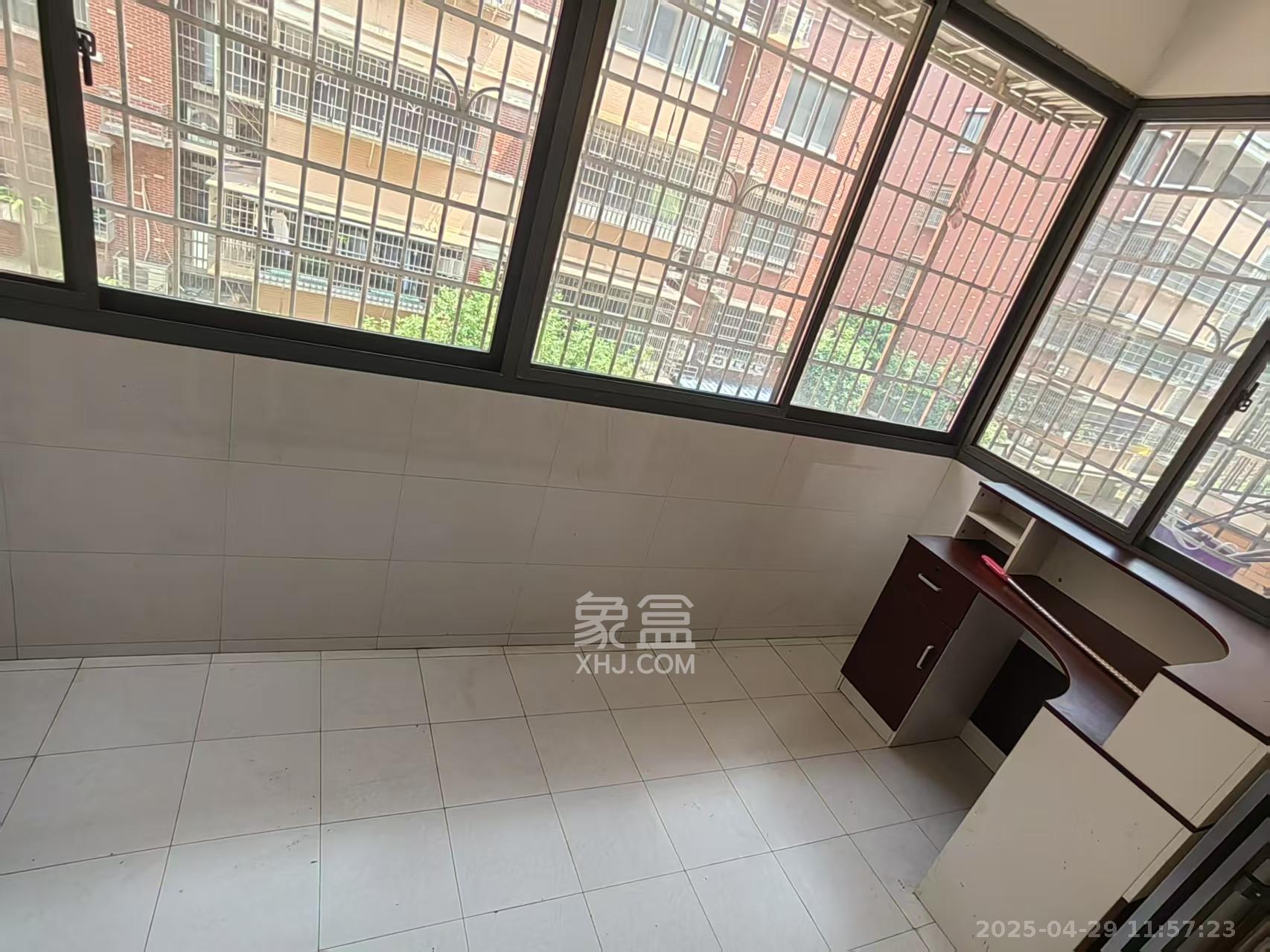 和谐小区(五里堆) 3室2厅2卫 1500.0元/月 和谐小区(五里堆) 3室2厅2卫 1500.0元/月室内图