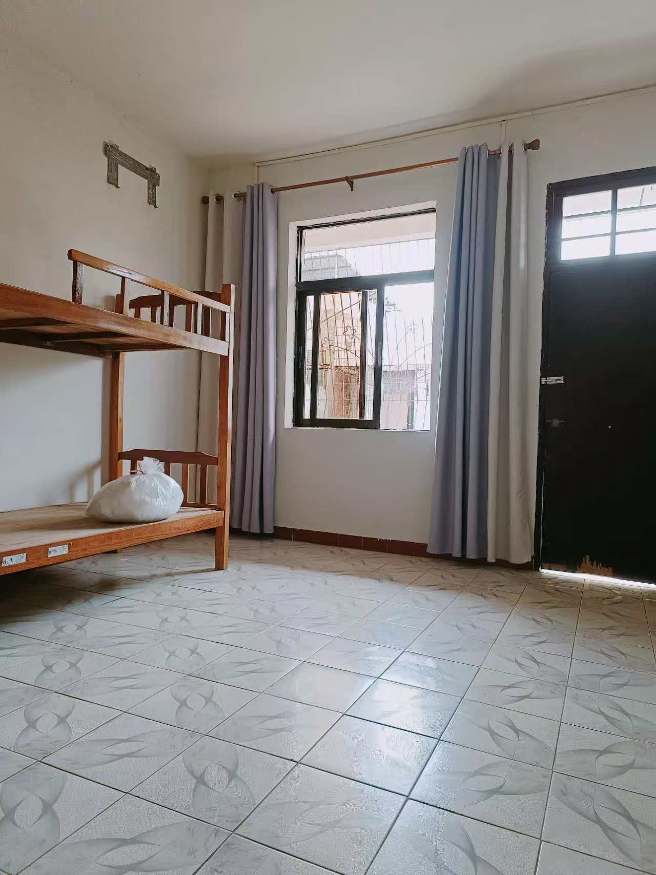 市公安局大同里宿舍区(大同一横路2号单位宿舍) 3室2厅1卫 2100.0元/月 市公安局大同里宿舍区(大同一横路2号单位宿舍) 3室2厅1卫 2100.0元/月室内图