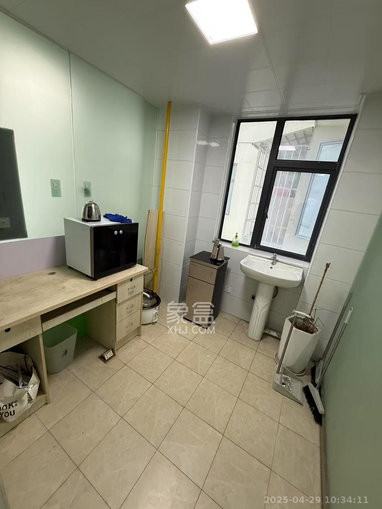 财富港湾(绿领大厦)  3室2厅1卫    3400.0元/月 财富港湾(绿领大厦)  3室2厅1卫    3400.0元/月室内图