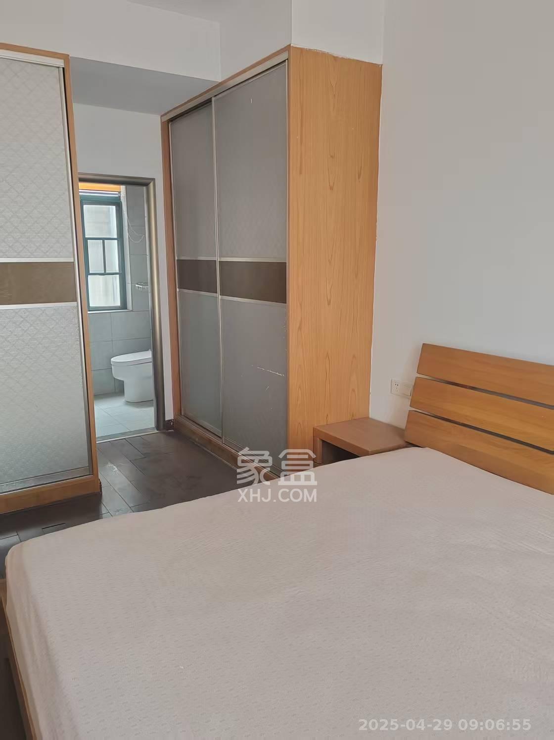 枫华府第 3室2厅2卫 2200.0元/月 枫华府第 3室2厅2卫 2200.0元/月室内图