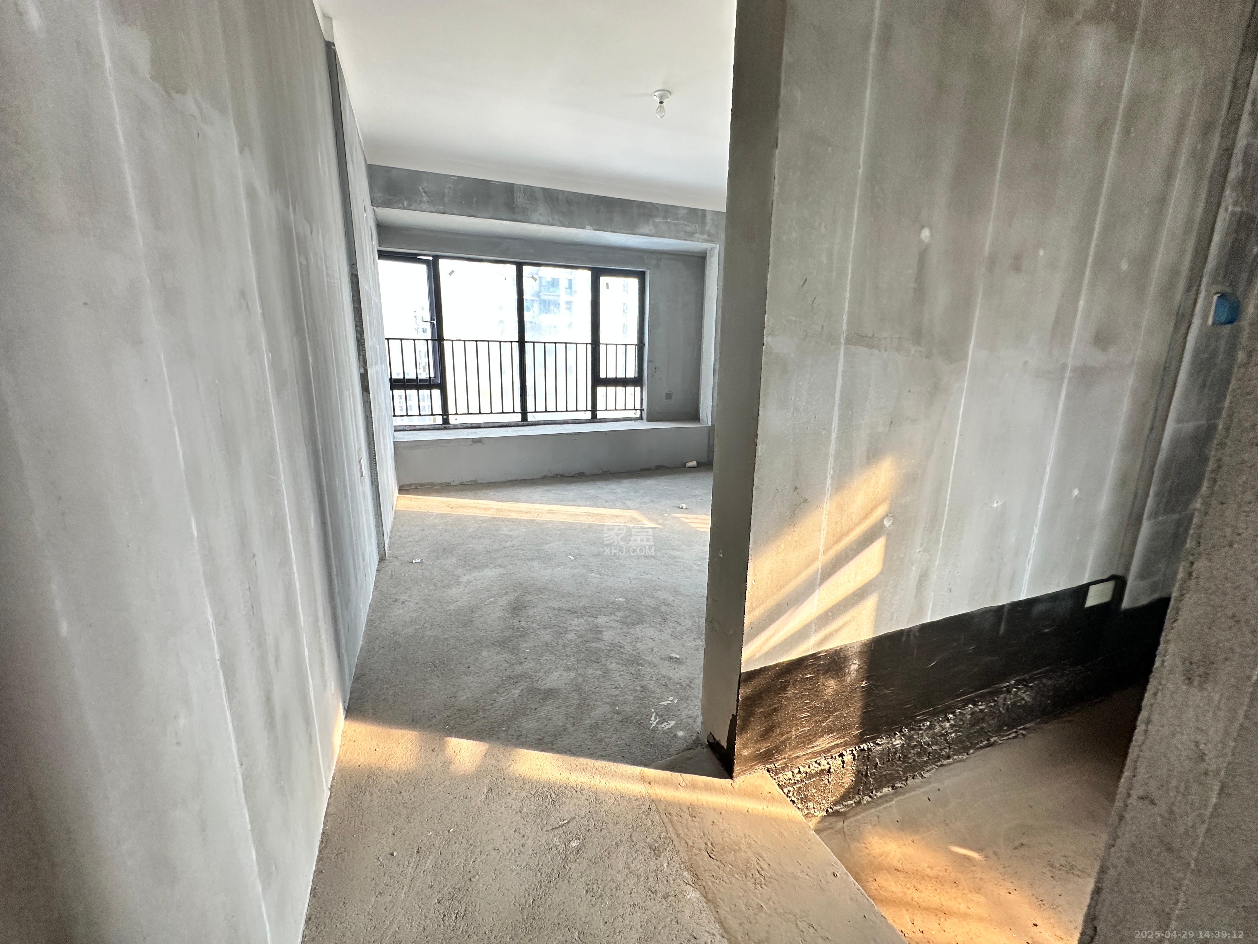 长房时代公馆 4室2厅2卫 88.8万 长房时代公馆 4室2厅2卫 88.8万客厅