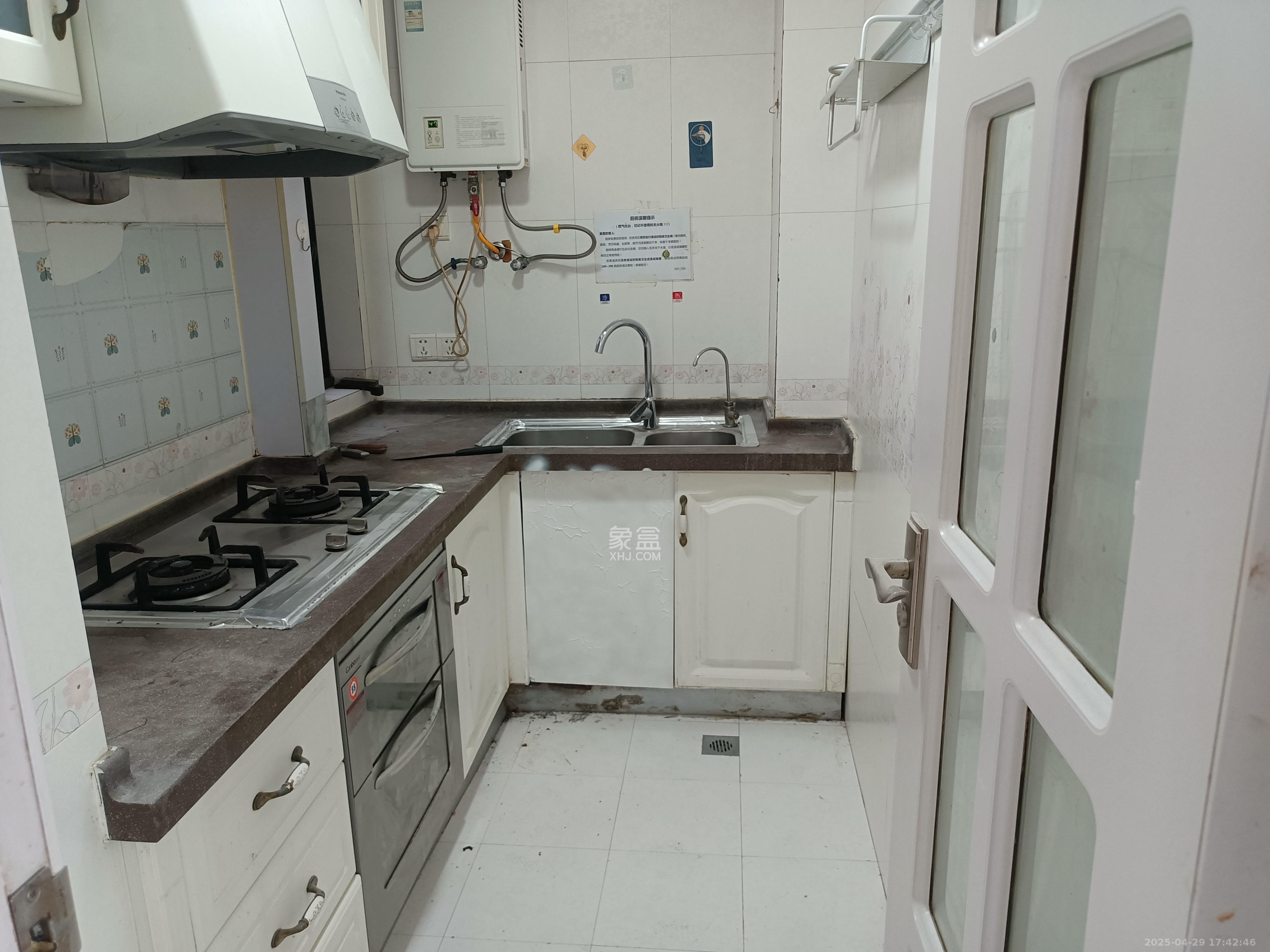 五一大道202(中环壹世界) 2室2厅1卫 3000.0元/月 五一大道202(中环壹世界) 2室2厅1卫 3000.0元/月室内图