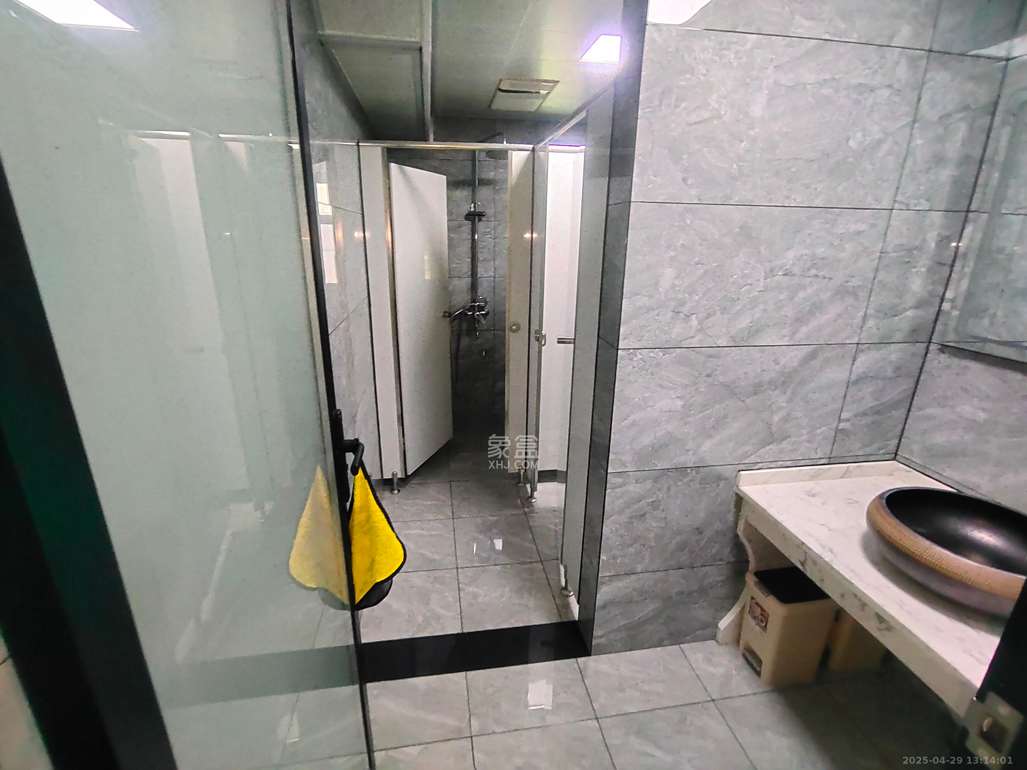 纳帕溪谷 5室2厅2卫 105.0万 纳帕溪谷 5室2厅2卫 105.0万客厅