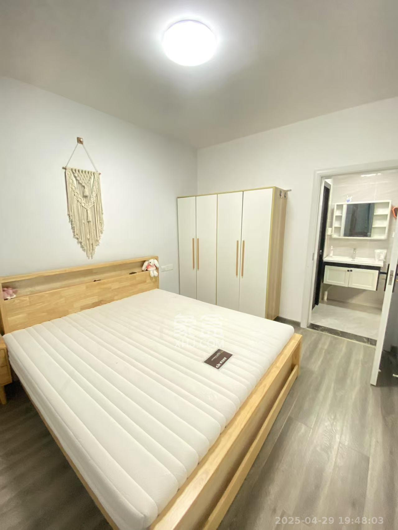 卓越蔚蓝城邦  3室1厅1卫    2300.0元/月室内图