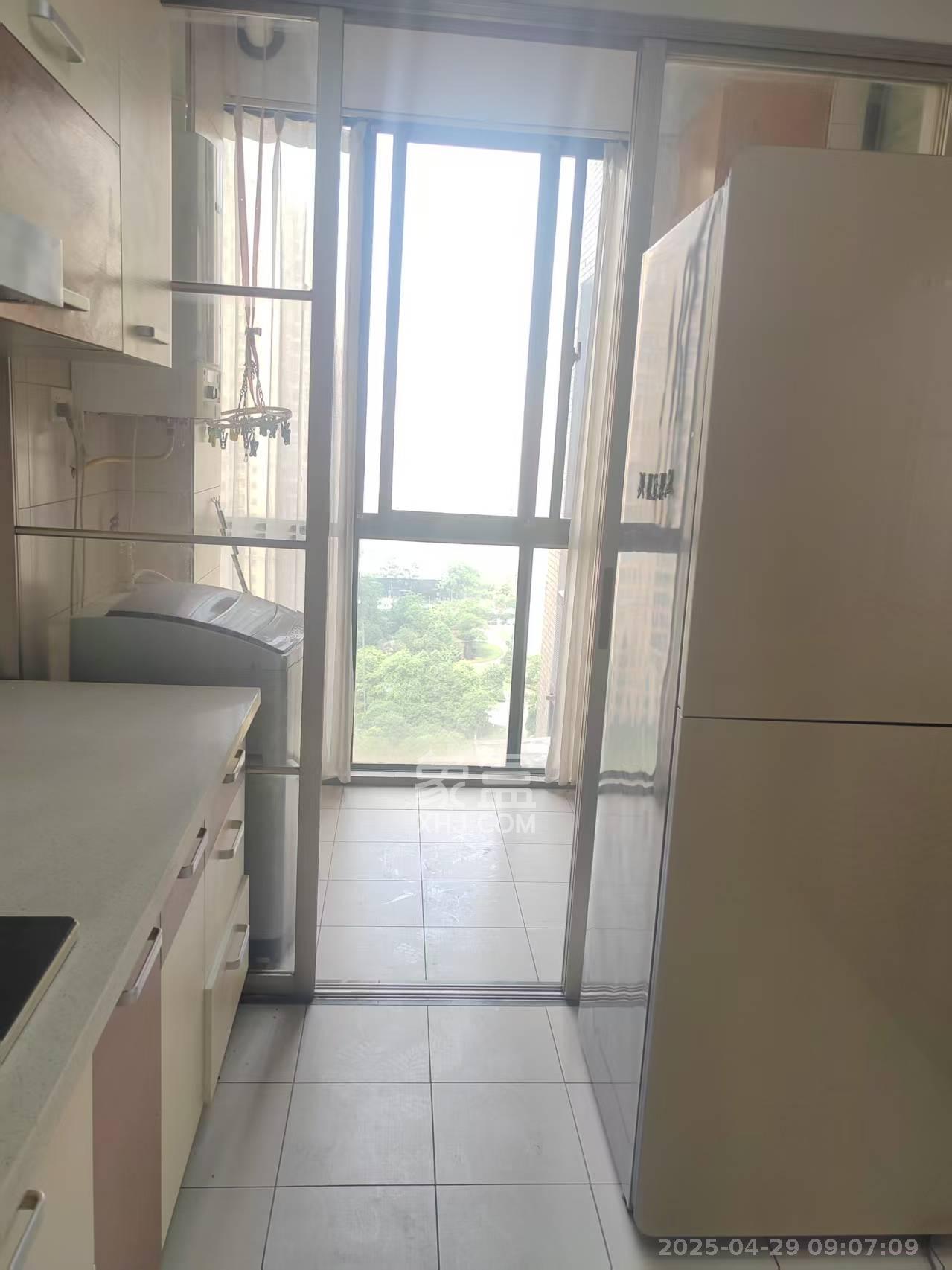 枫华府第 3室2厅2卫 2200.0元/月 枫华府第 3室2厅2卫 2200.0元/月室内图