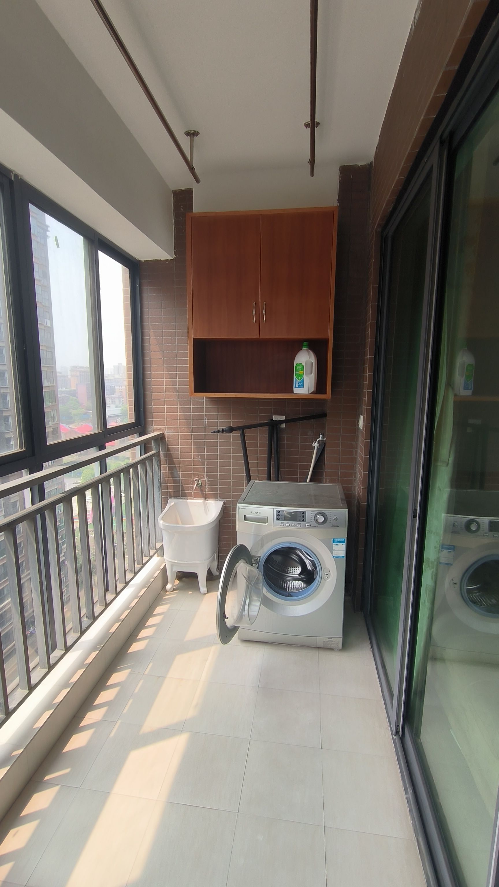 中泰峰境 3室2厅1卫 1800.00元/月 中泰峰境 3室2厅1卫 1800.00元/月室内图