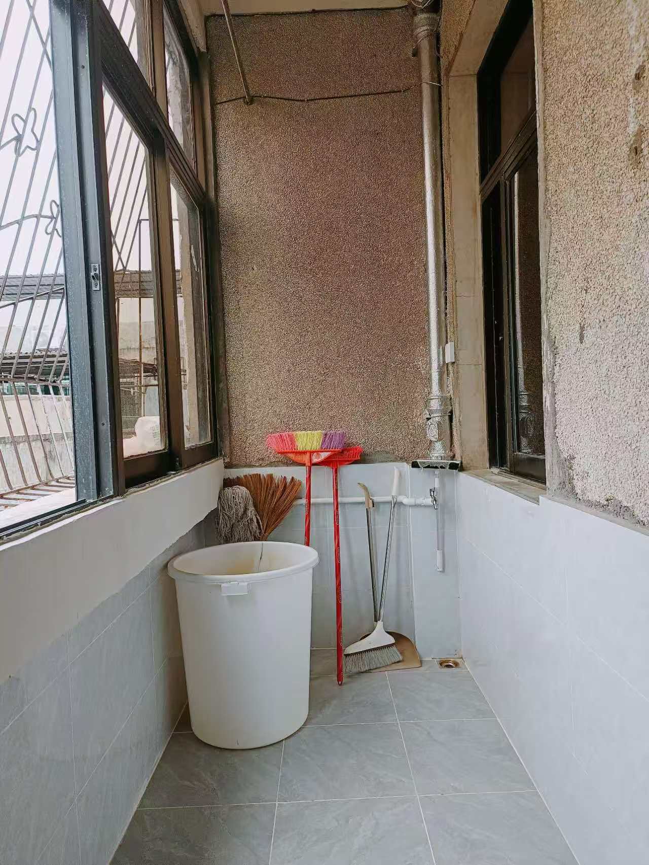 市公安局大同里宿舍区(大同一横路2号单位宿舍) 3室2厅1卫 2100.0元/月 市公安局大同里宿舍区(大同一横路2号单位宿舍) 3室2厅1卫 2100.0元/月室内图