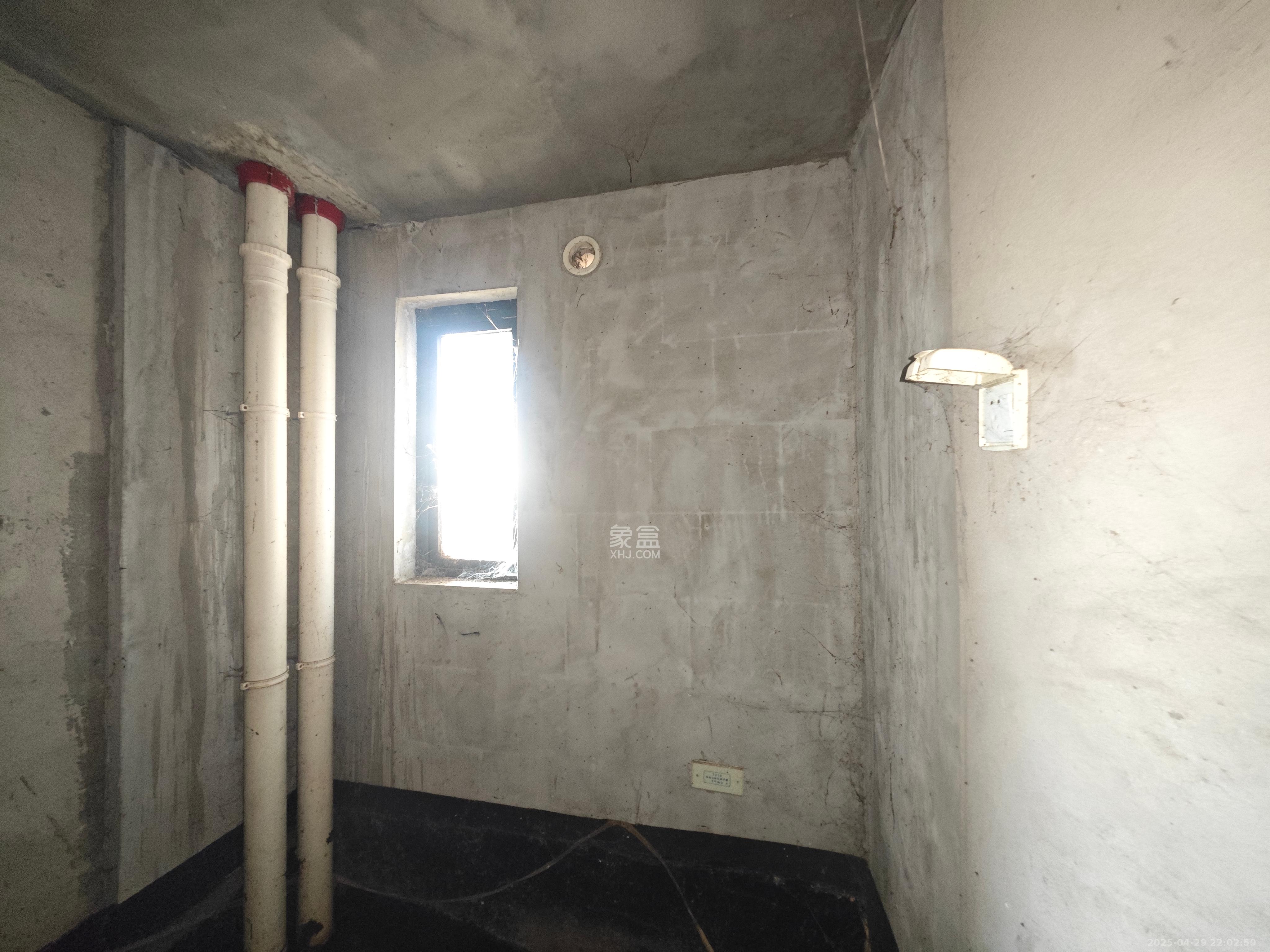中建嘉和城  3室2厅1卫   84.00万其他