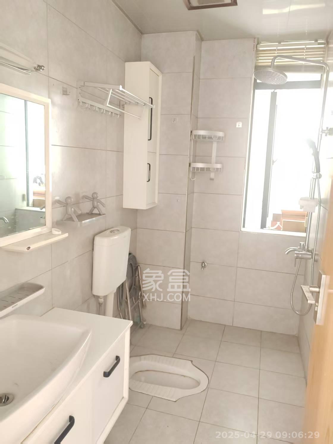 枫华府第 3室2厅2卫 2200.0元/月 枫华府第 3室2厅2卫 2200.0元/月室内图