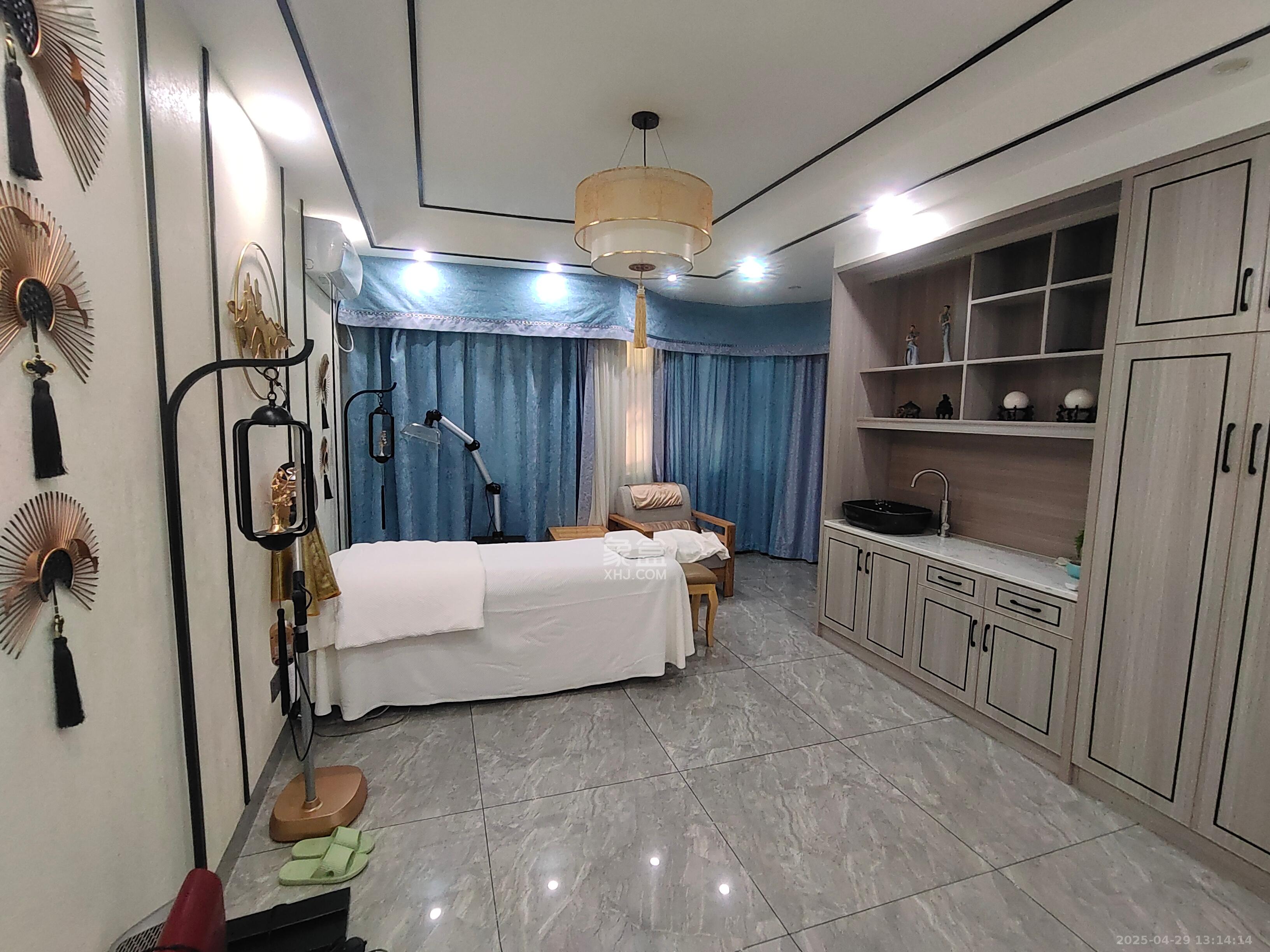 纳帕溪谷 5室2厅2卫 105.0万 纳帕溪谷 5室2厅2卫 105.0万客厅