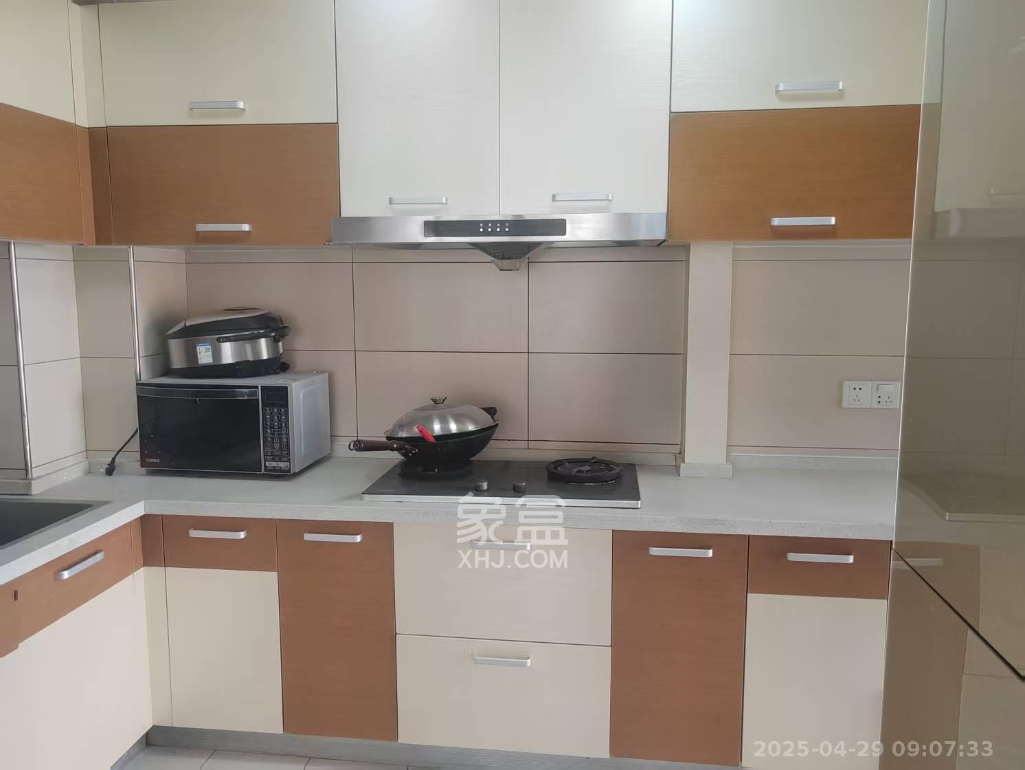 枫华府第 3室2厅2卫 2200.0元/月 枫华府第 3室2厅2卫 2200.0元/月室内图