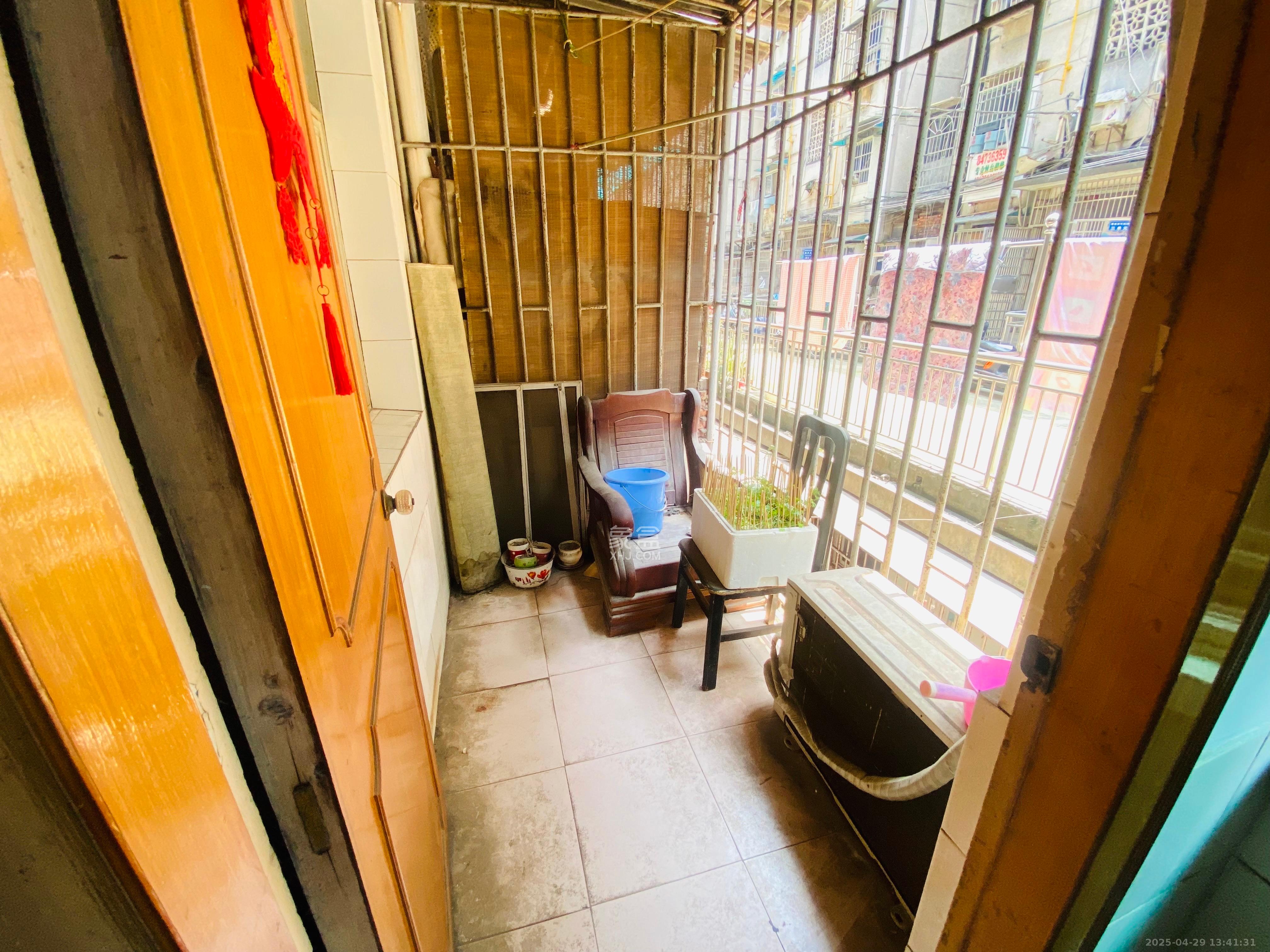 解放四村石子冲 2室1厅1卫 1500.0元/月 解放四村石子冲 2室1厅1卫 1500.0元/月室内图