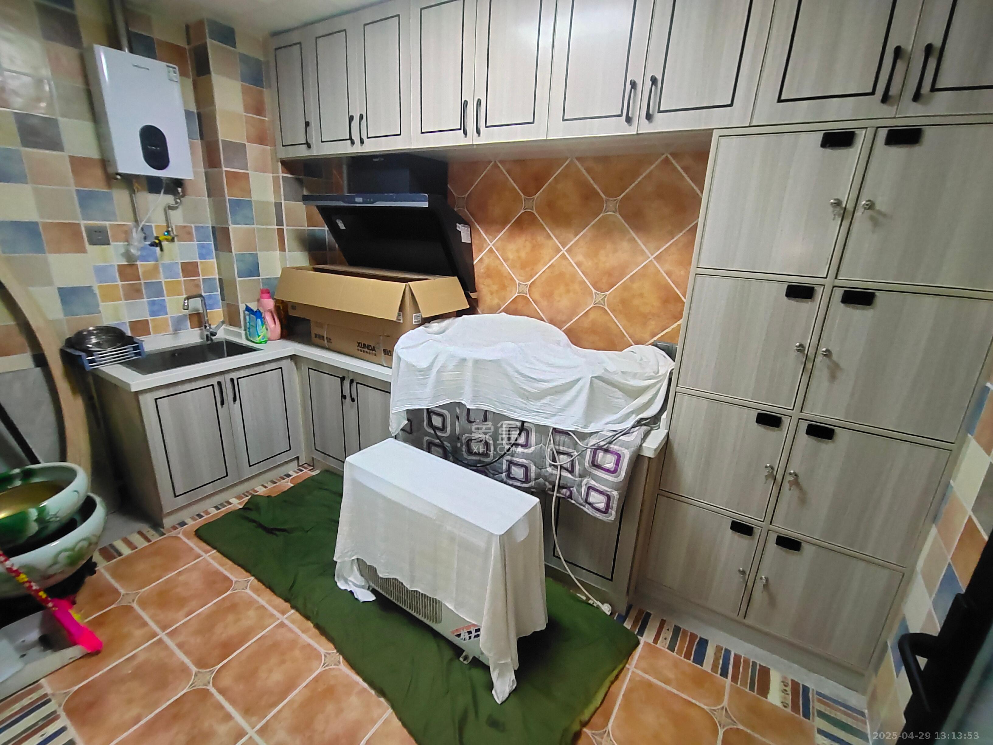 纳帕溪谷 5室2厅2卫 105.0万 纳帕溪谷 5室2厅2卫 105.0万客厅