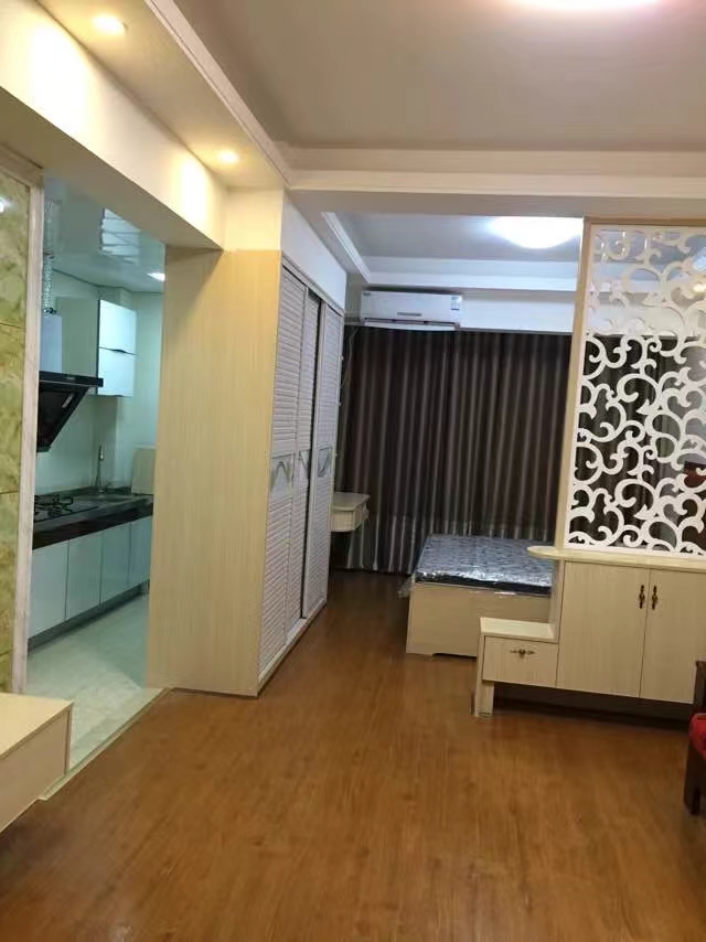 逸臣中央 1室1厅1卫 1300.0元/月 逸臣中央 1室1厅1卫 1300.0元/月室内图