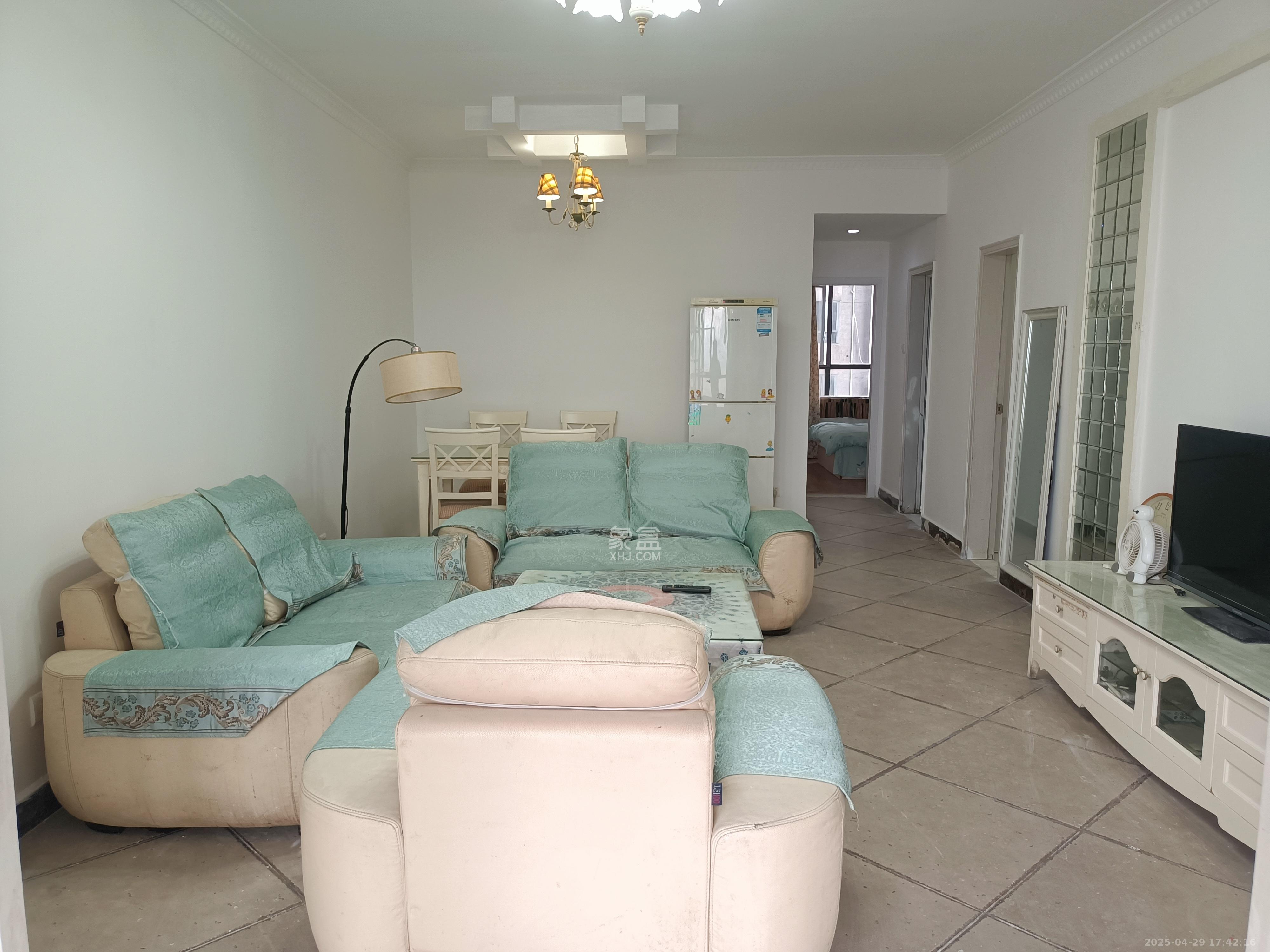 五一大道202(中环壹世界) 2室2厅1卫 3000.0元/月 五一大道202(中环壹世界) 2室2厅1卫 3000.0元/月户型图