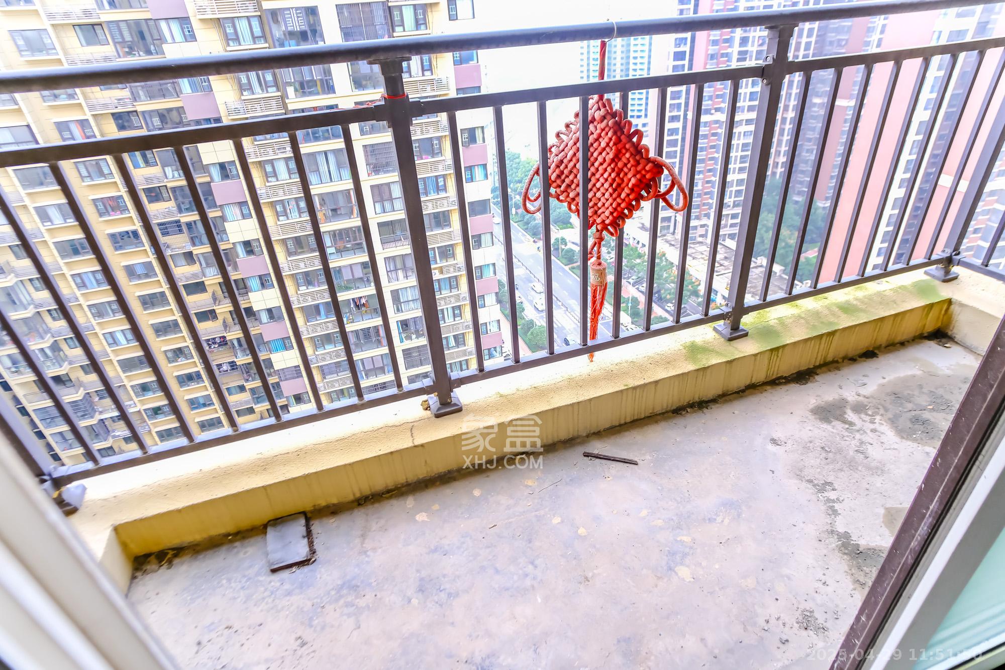 保利香槟国际 4室2厅1卫 91.0万 保利香槟国际 4室2厅1卫 91.0万阳台