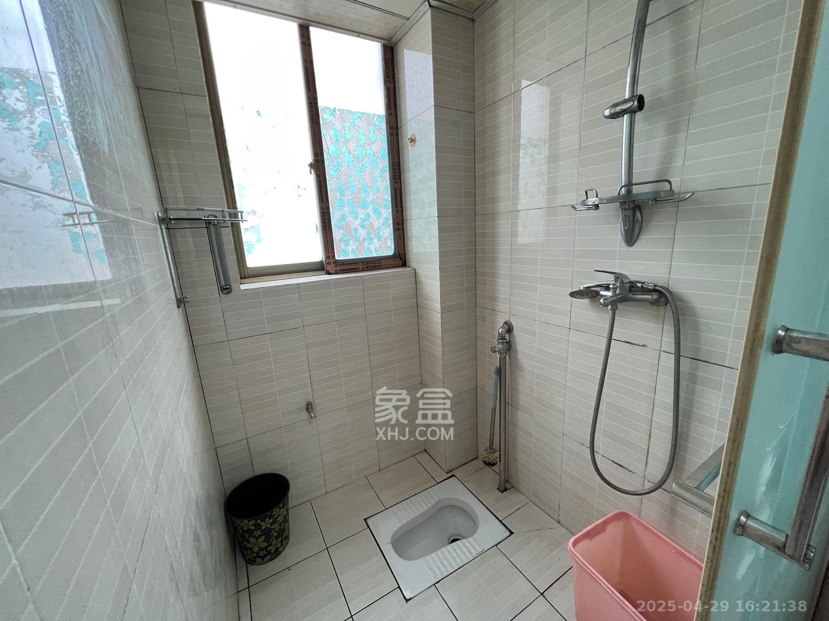 高桥火焰市场 3室2厅1卫 2300.0元/月 高桥火焰市场 3室2厅1卫 2300.0元/月室内图