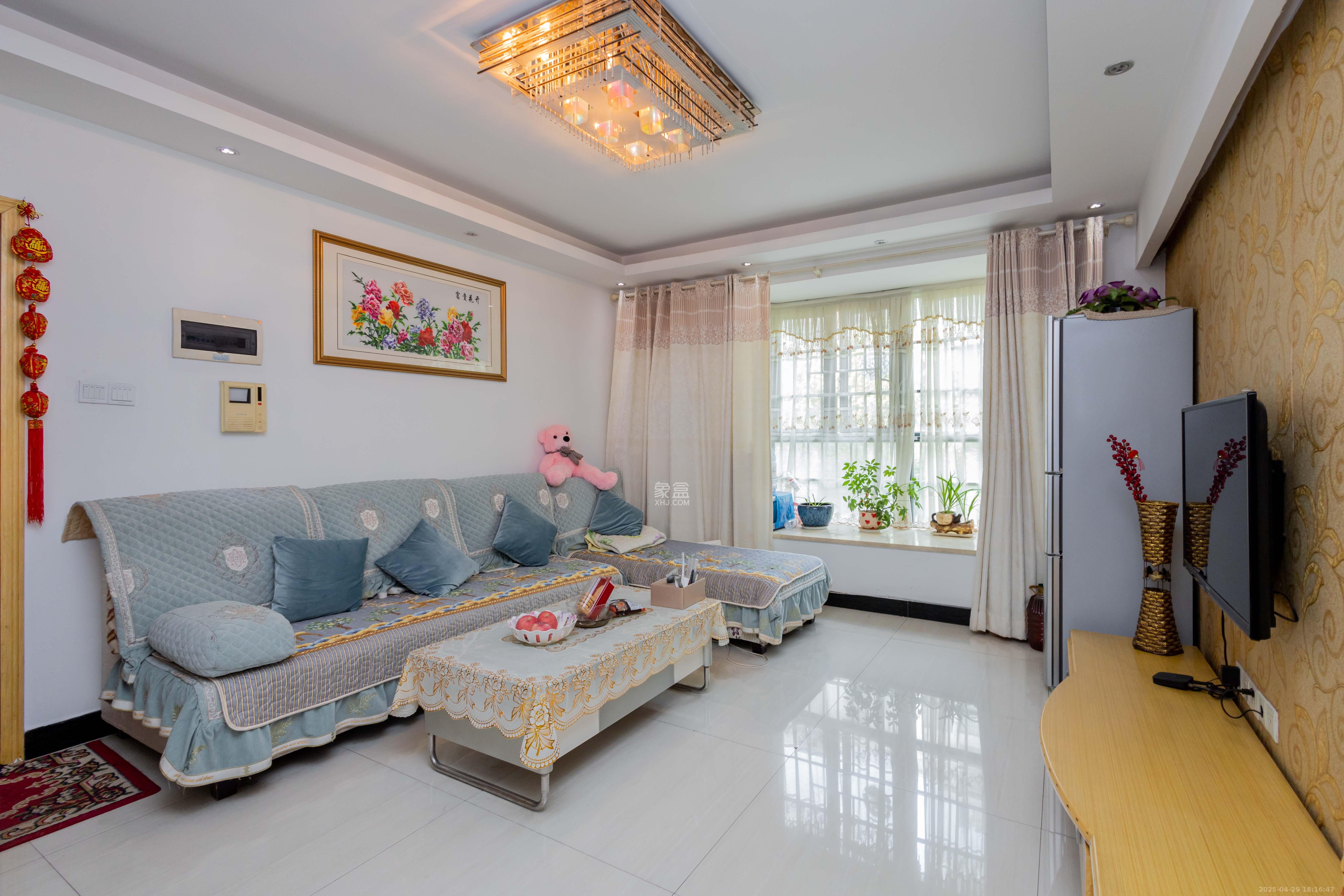 东岸锦城(东方人家)  3室2厅1卫    76.0万 东岸锦城(东方人家)  3室2厅1卫    76.0万客厅