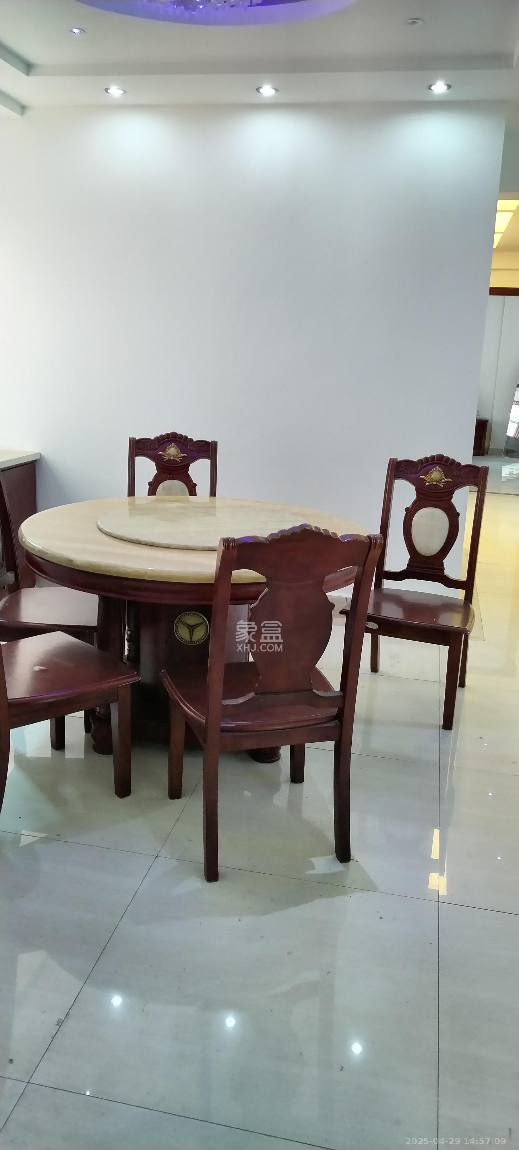 莲湖汽配城  4室2厅2卫   2800.00元/月室内图