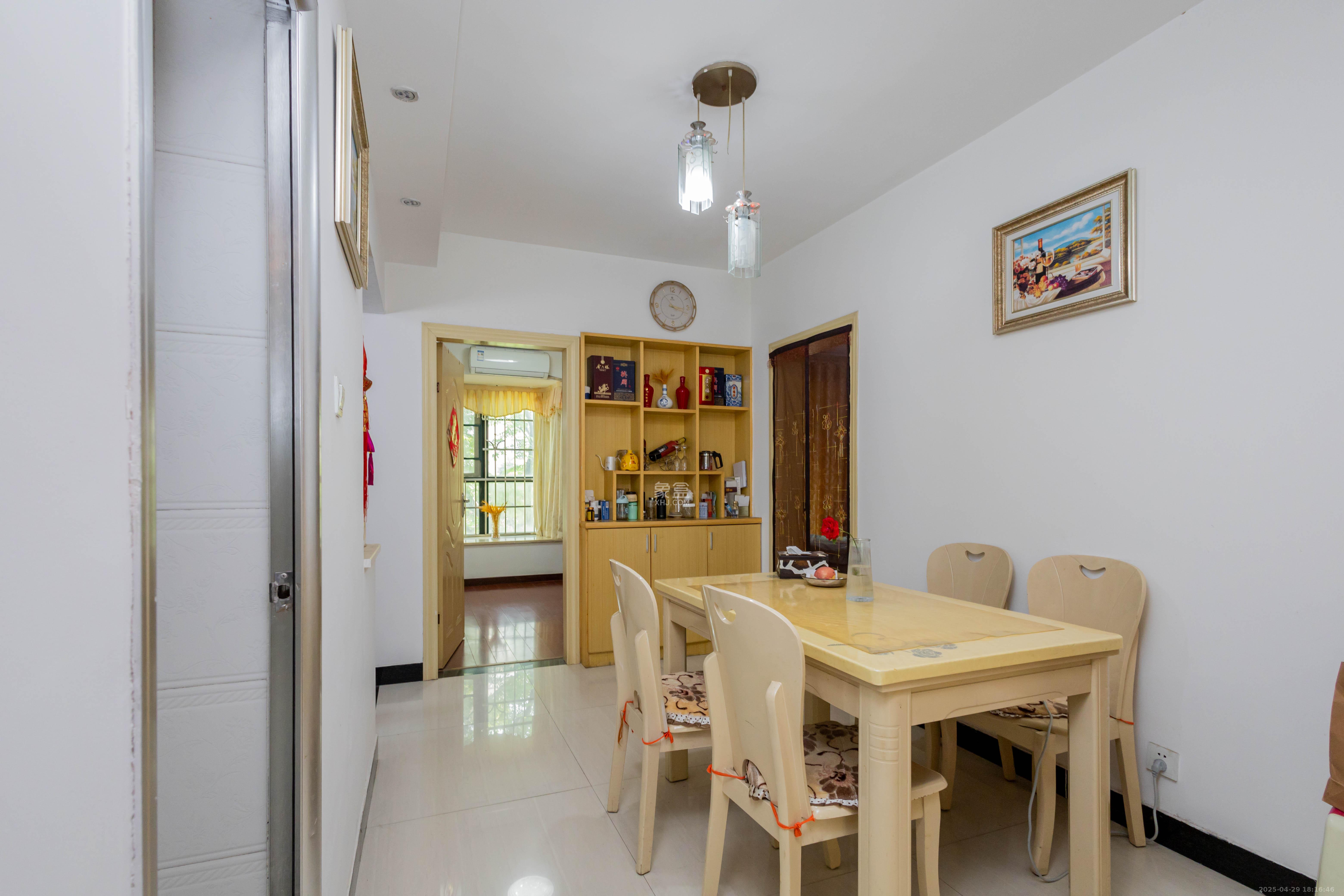 东岸锦城(东方人家)  3室2厅1卫    76.0万 东岸锦城(东方人家)  3室2厅1卫    76.0万客厅