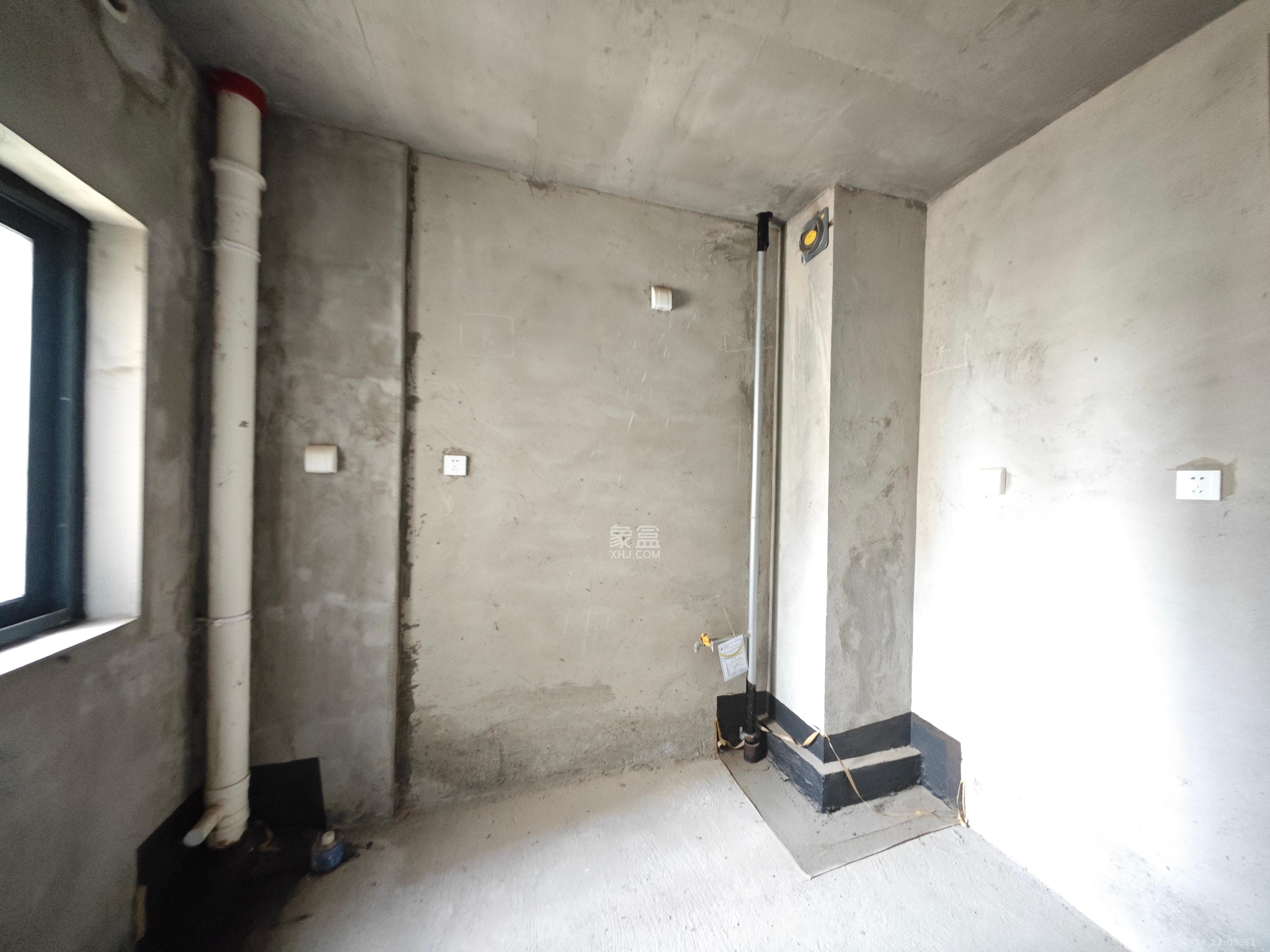 中建嘉和城  3室2厅2卫   120.00万其他