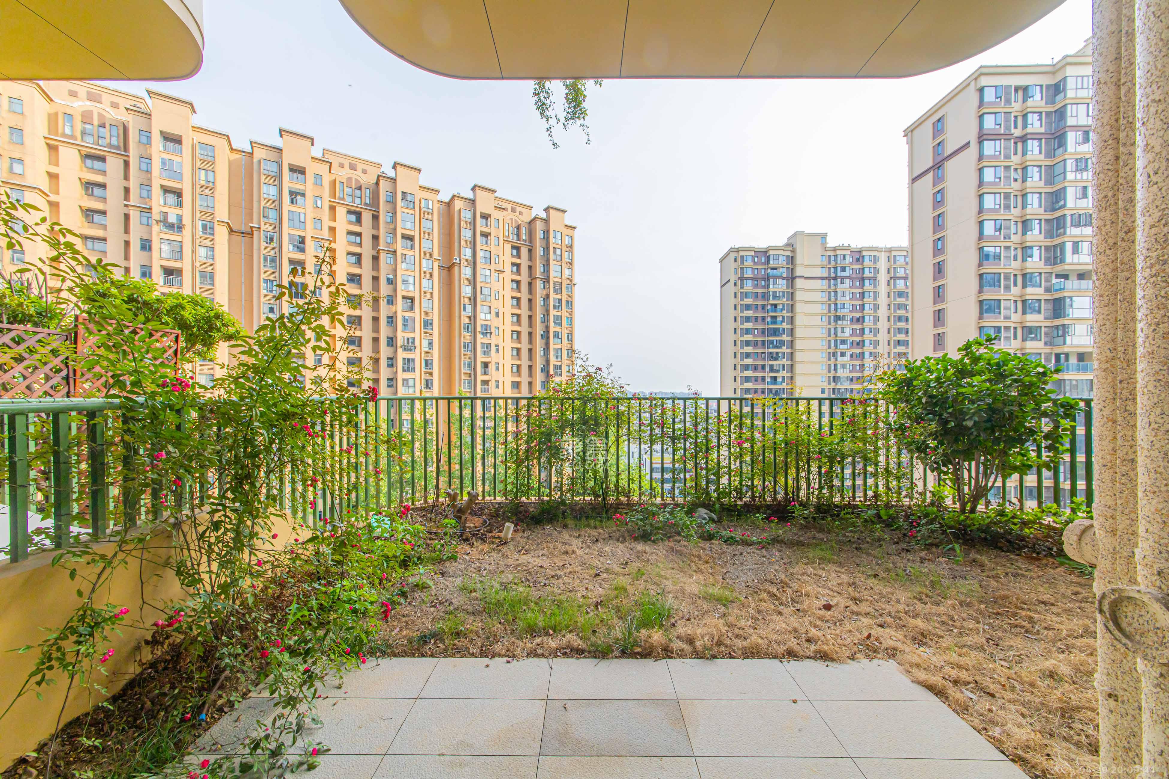 福天藏郡院子  5室2厅2卫    165.0万 福天藏郡院子  5室2厅2卫    165.0万阳台