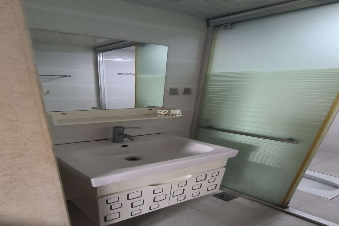 中泰峰境 3室2厅1卫 1800.00元/月 中泰峰境 3室2厅1卫 1800.00元/月室内图