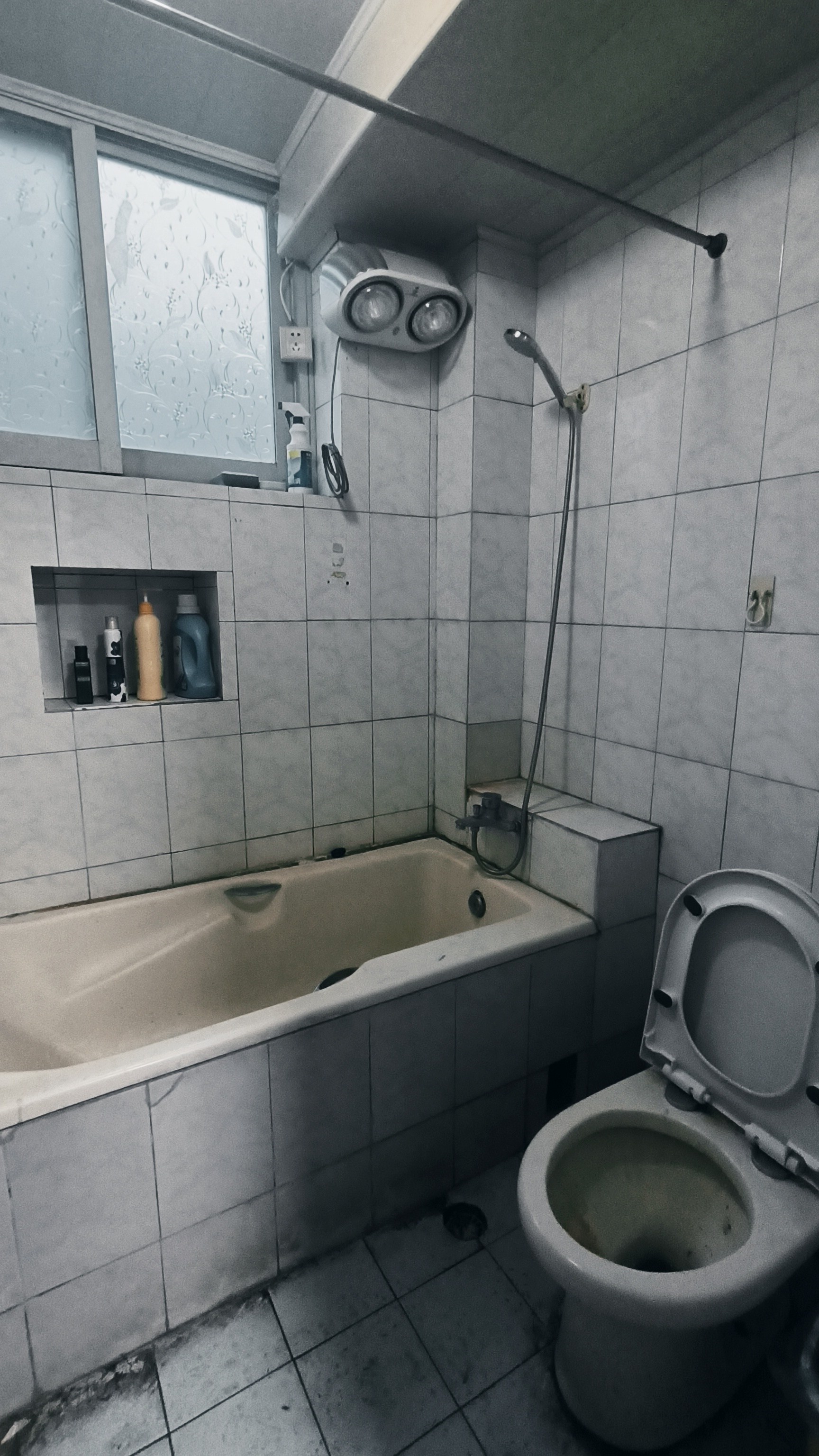 南华大学南校北门家属区 3室2厅1卫 1200.0元/月 南华大学南校北门家属区 3室2厅1卫 1200.0元/月室内图