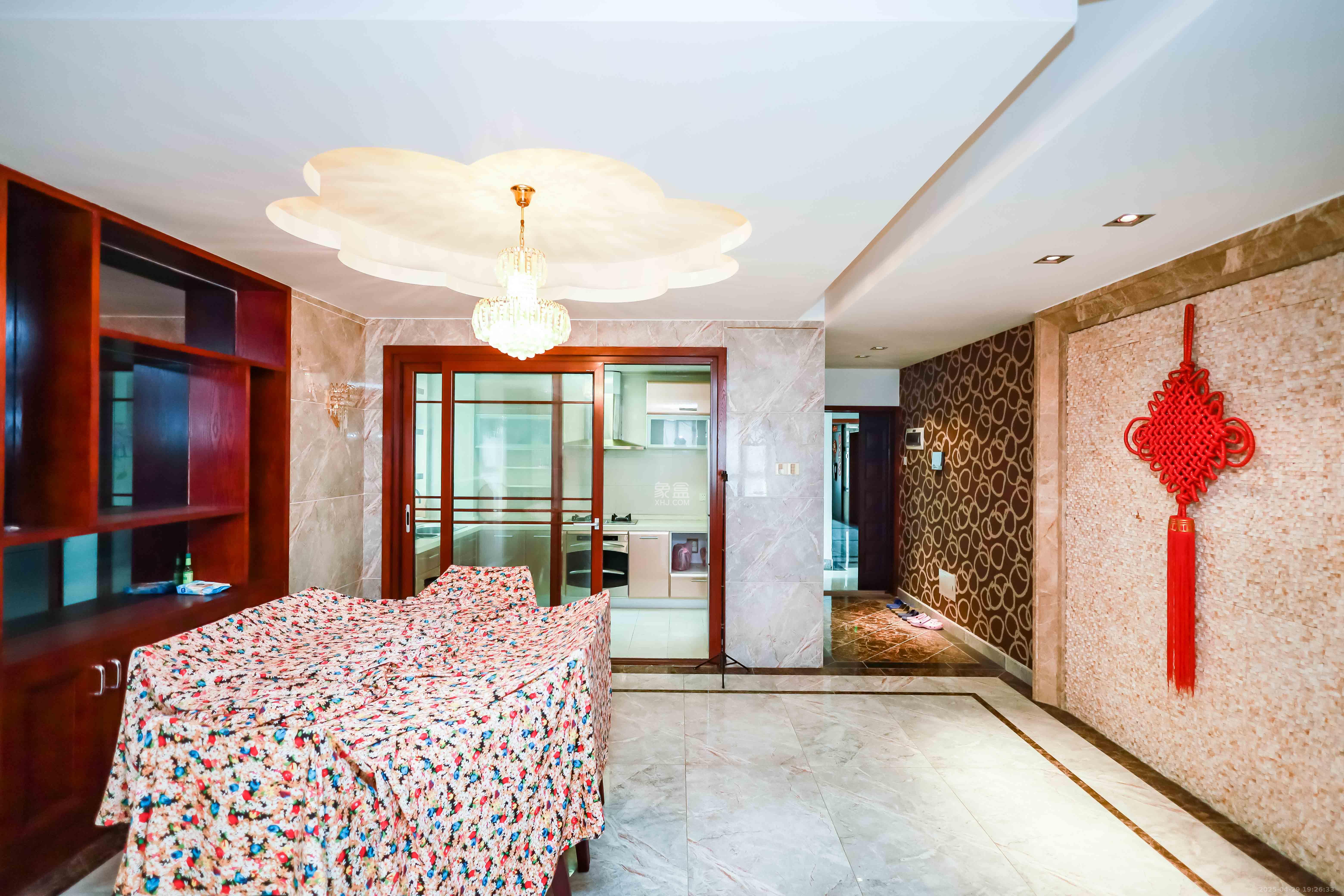 岳麓壹号  3室2厅2卫    200.0万 岳麓壹号  3室2厅2卫    200.0万客厅