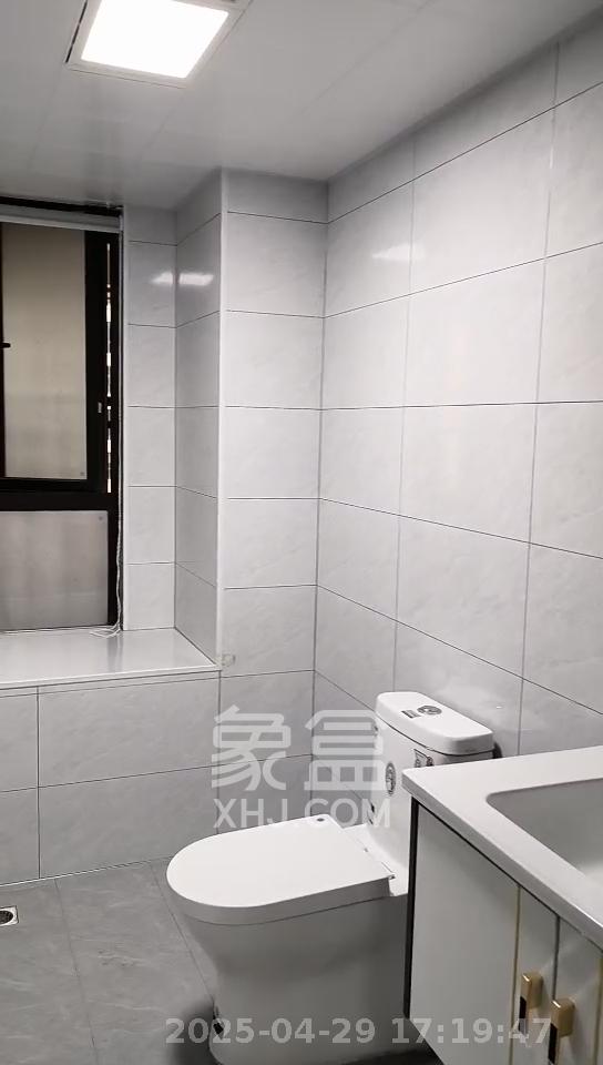蓝光雍锦半岛  3室2厅1卫   2800.00元/月室内图