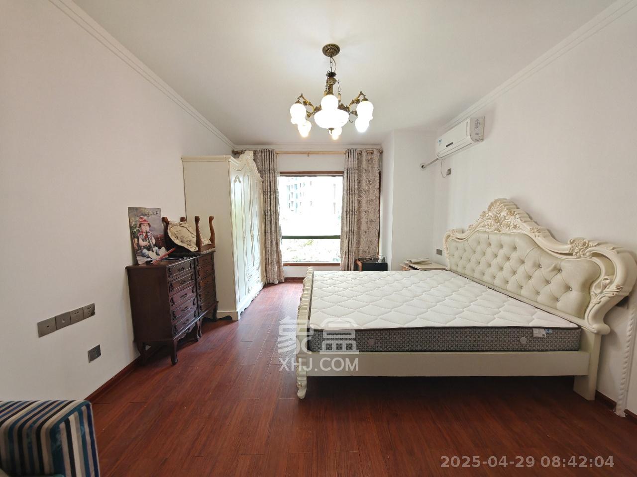 达美D6区  4室2厅2卫   3500.00元/月室内图