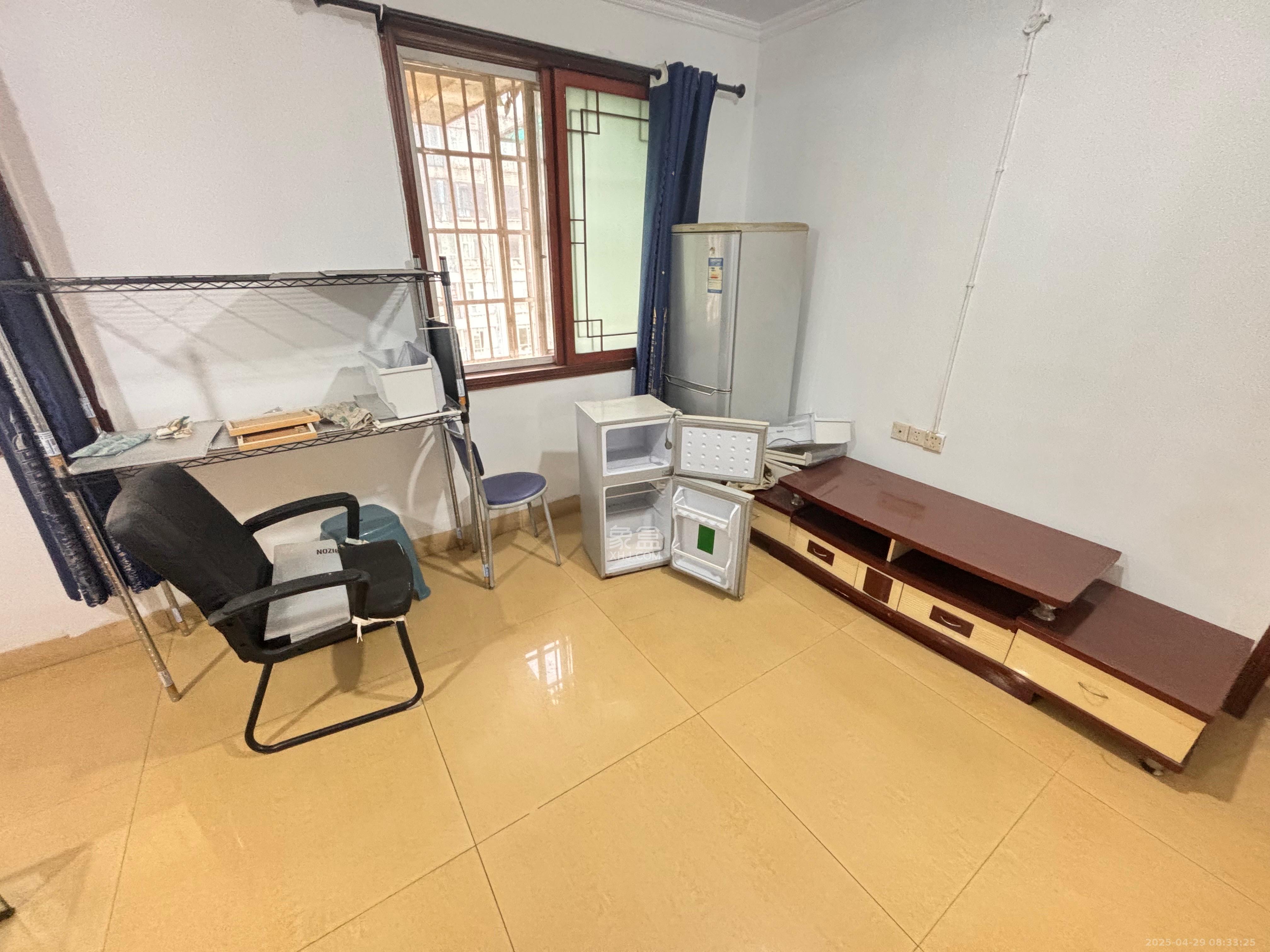 德政园  1室1厅0卫   1300.00元/月室内图