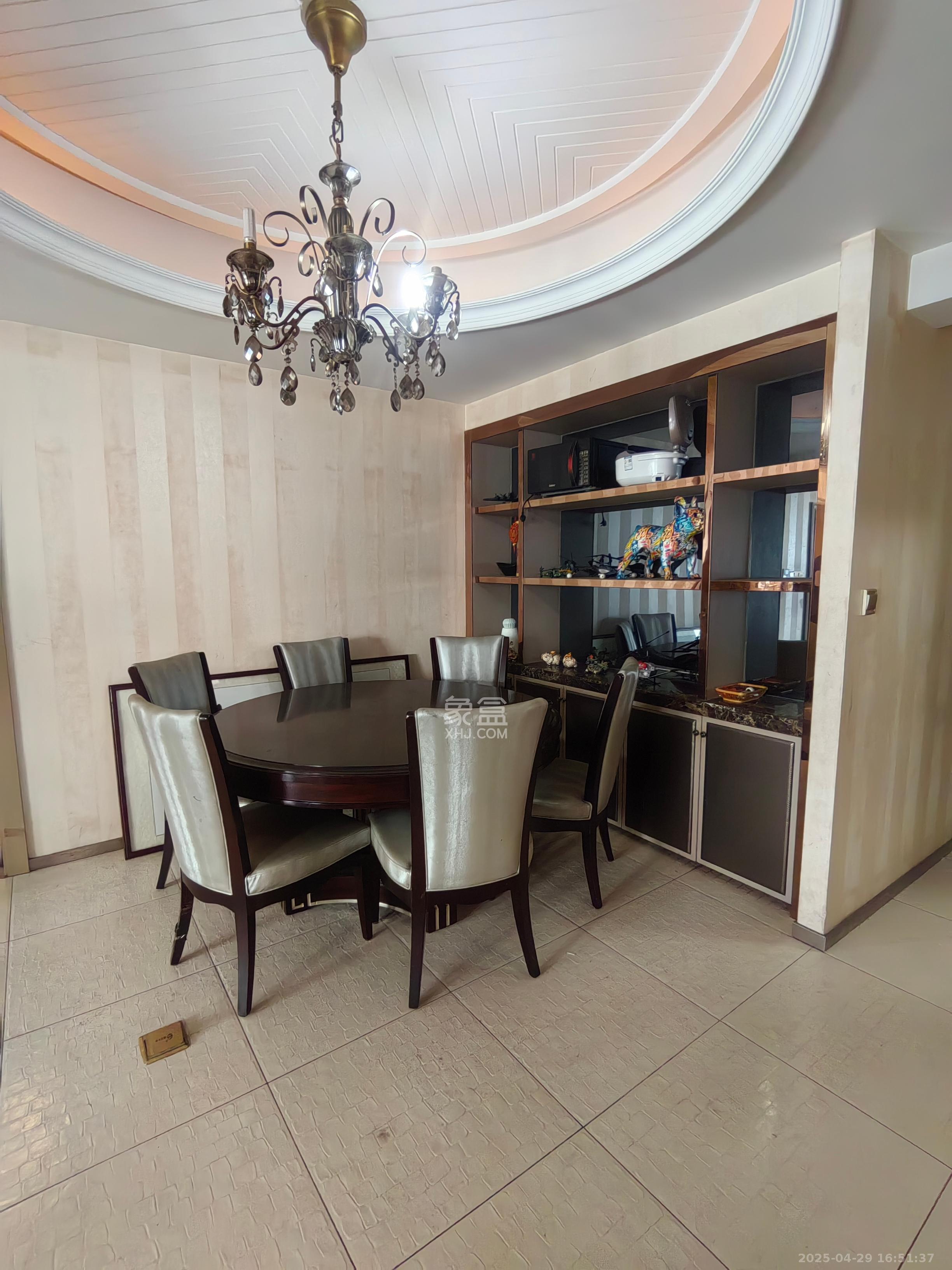 梦泽园 3室2厅2卫 4300.0元/月 梦泽园 3室2厅2卫 4300.0元/月室内图